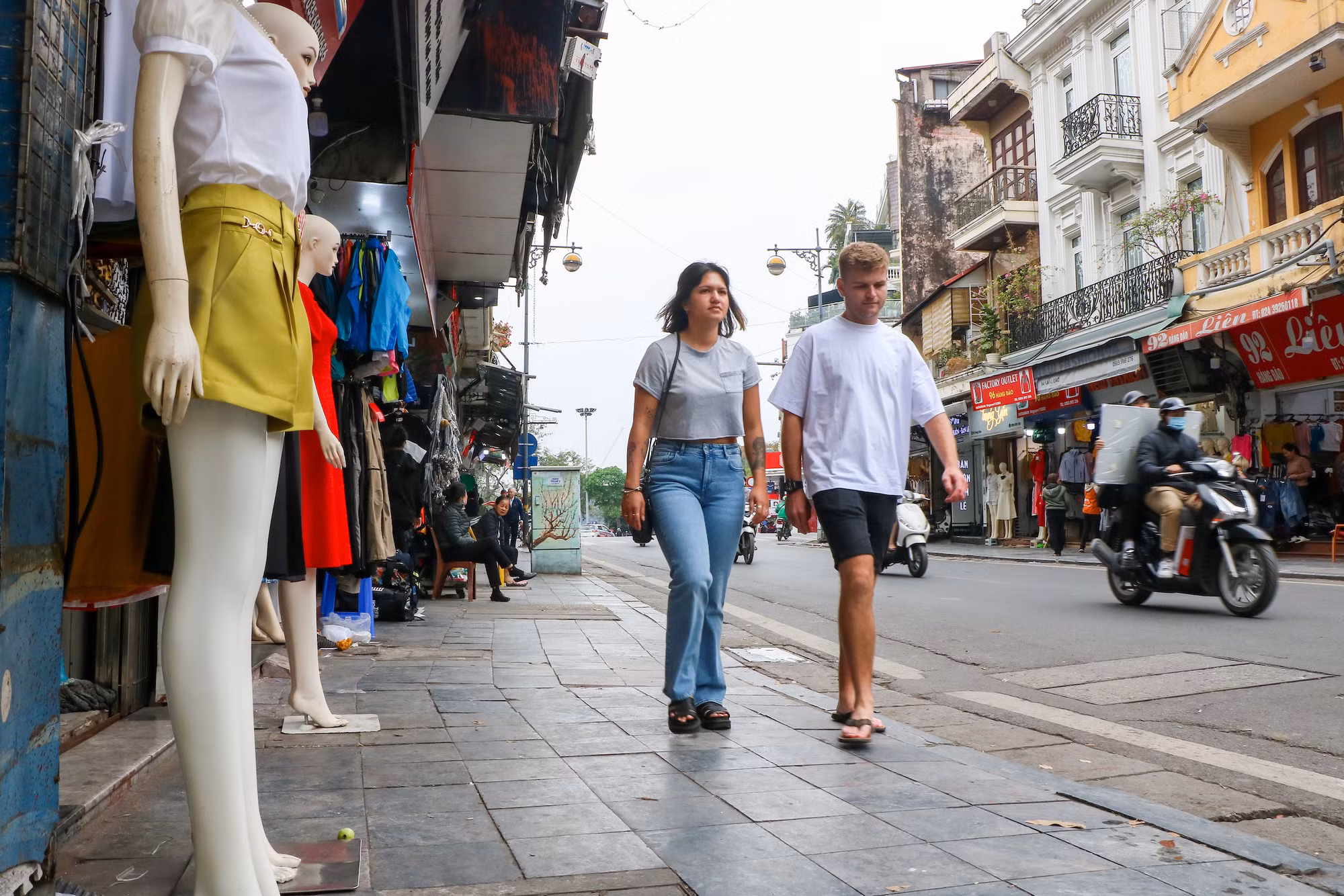 [Ảnh] Hà Nội: Những tuyến phố trung tâm sau một tháng lập lại trật tự vỉa hè ảnh 9