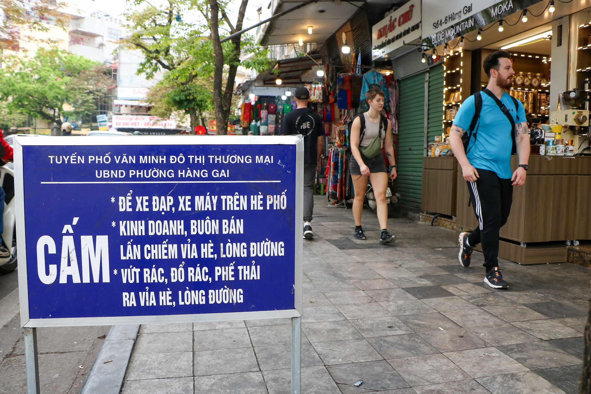 [Ảnh] Hà Nội: Những tuyến phố trung tâm sau một tháng lập lại trật tự vỉa hè ảnh 2