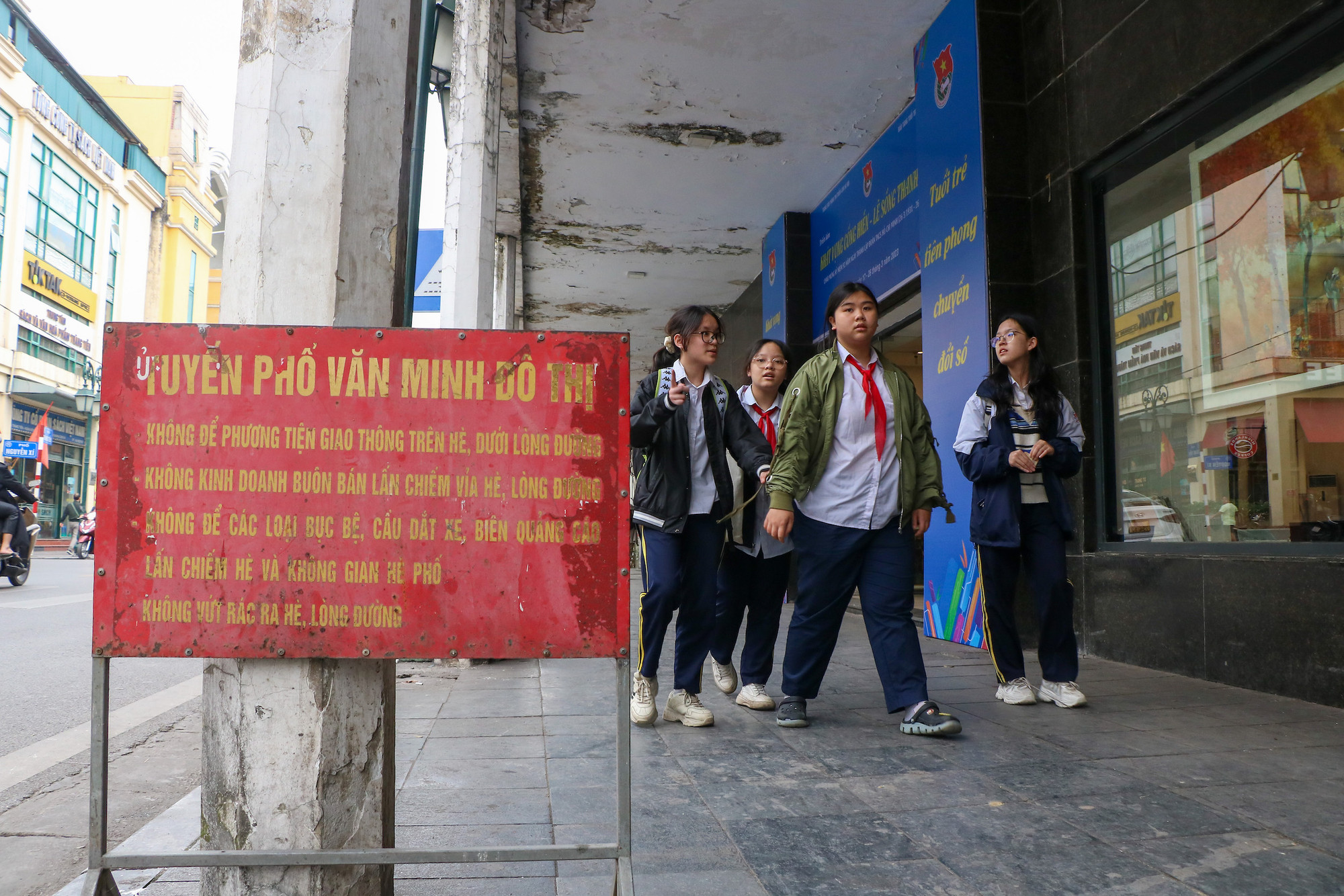 [Ảnh] Hà Nội: Những tuyến phố trung tâm sau một tháng lập lại trật tự vỉa hè ảnh 10