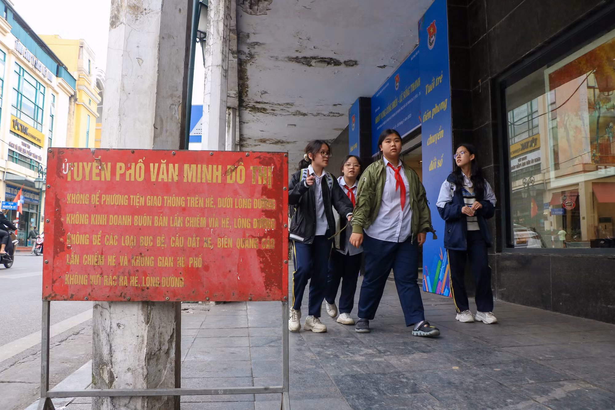 [Ảnh] Hà Nội: Những tuyến phố trung tâm sau một tháng lập lại trật tự vỉa hè ảnh 10