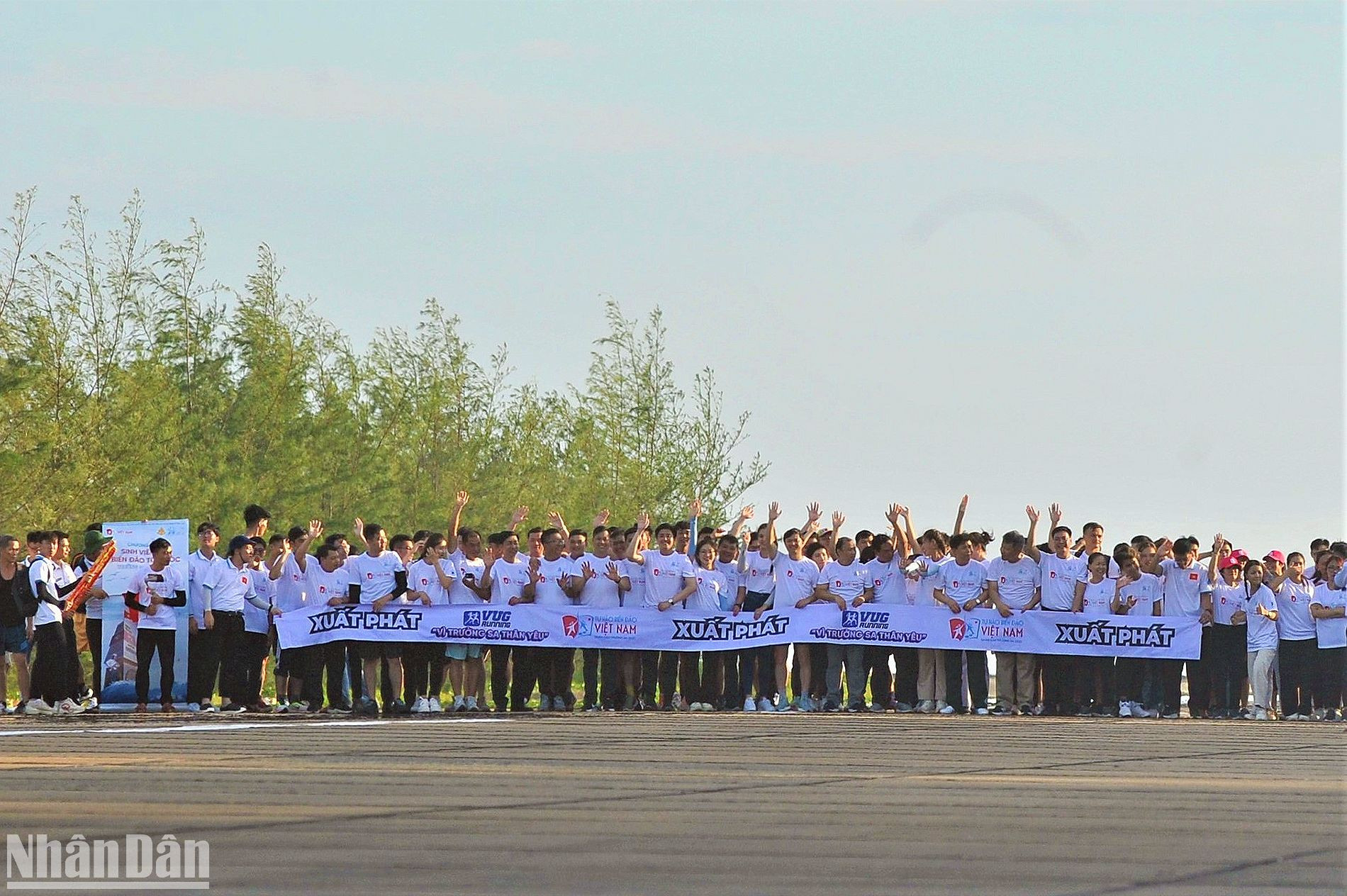 Các vận động viên chuẩn bị tranh tài tại vị trí xuất phát.