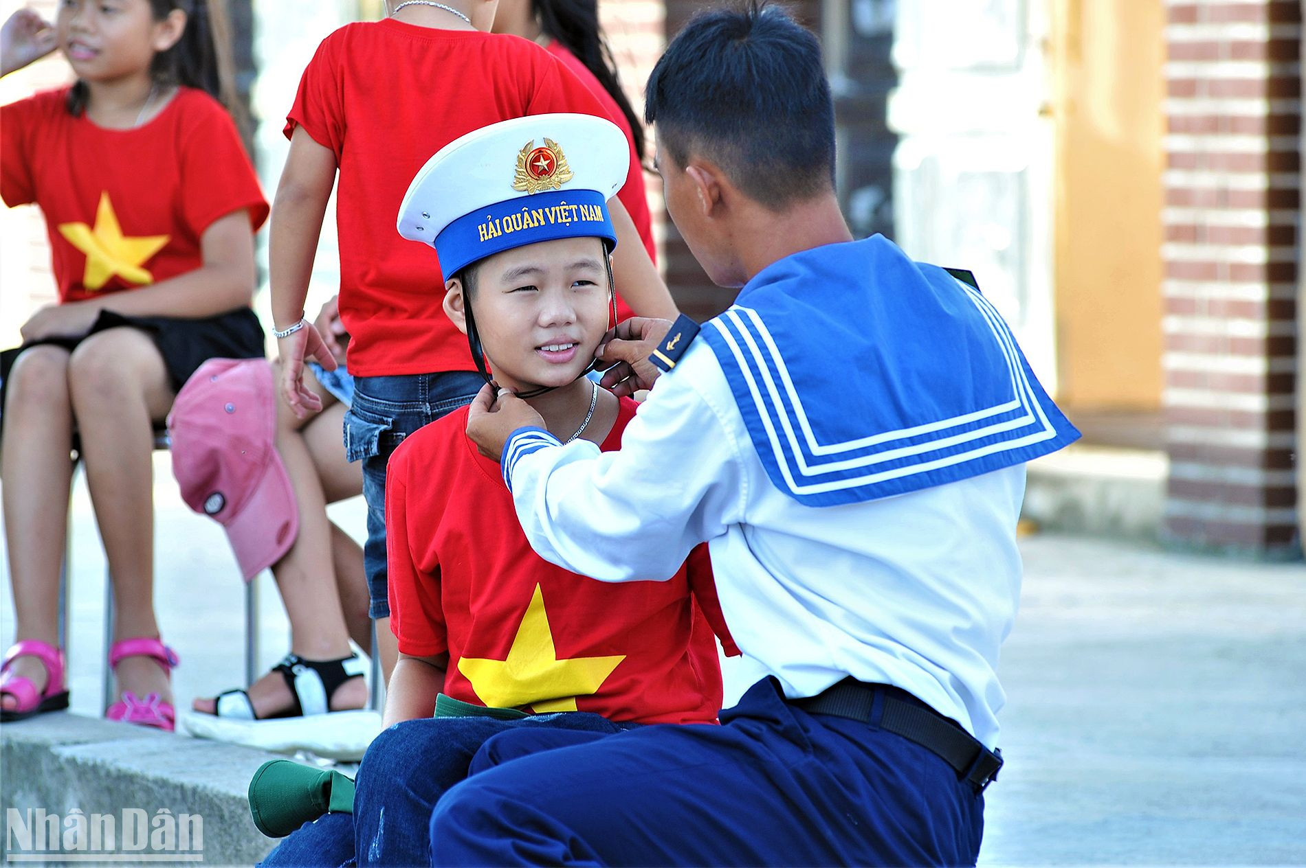 Hồn nhiên công dân "nhí" Trường Sa