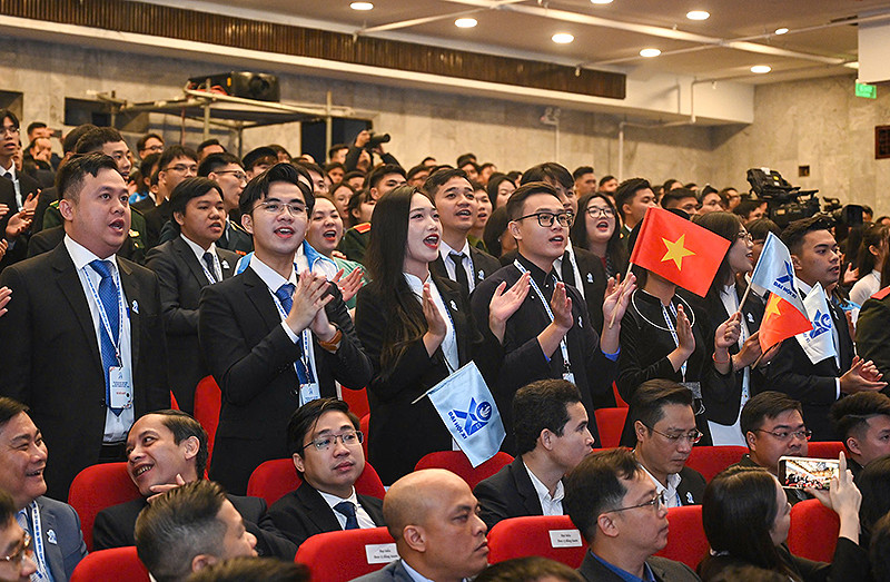 Không khí sôi nổi, trẻ trung tại phiên làm việc.