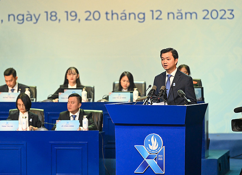 Đồng chí Nguyễn Minh Triết đọc diễn văn khai mạc Đại hội.