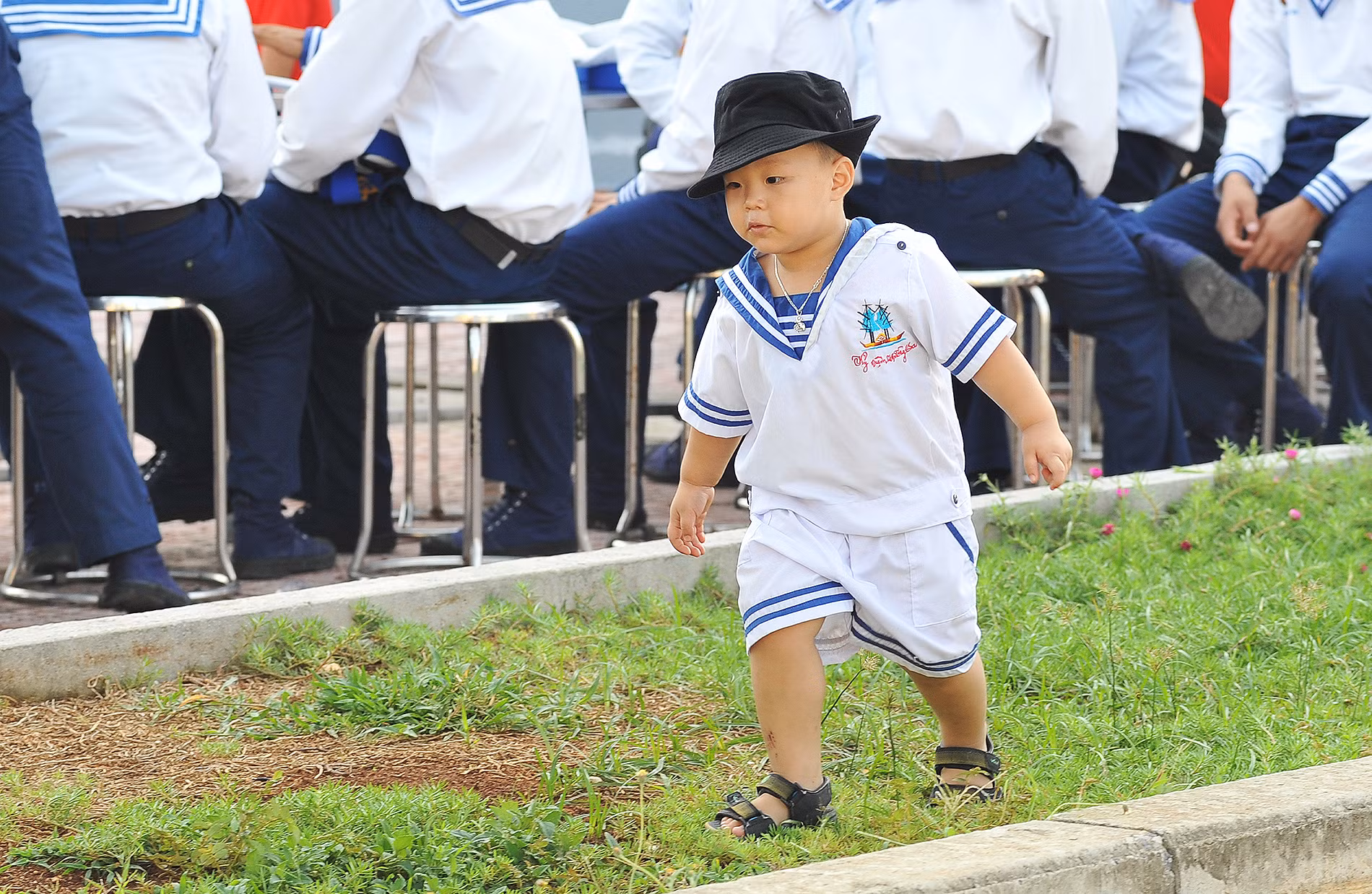 Công dân "nhí" tại đảo Đá Tây A.