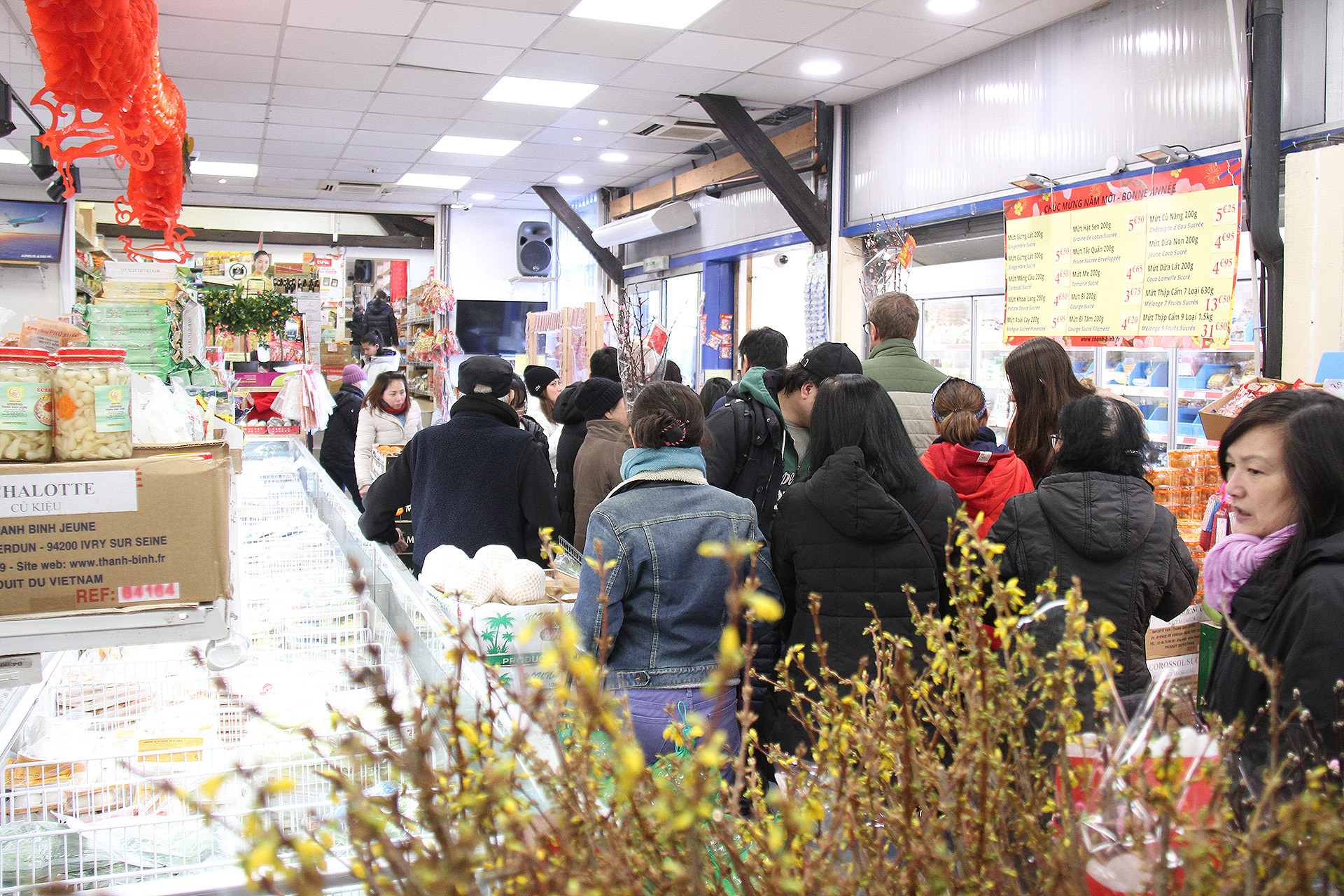 Siêu thị Thanh Bình Jeune luôn đông vui trong những ngày giáp Tết.