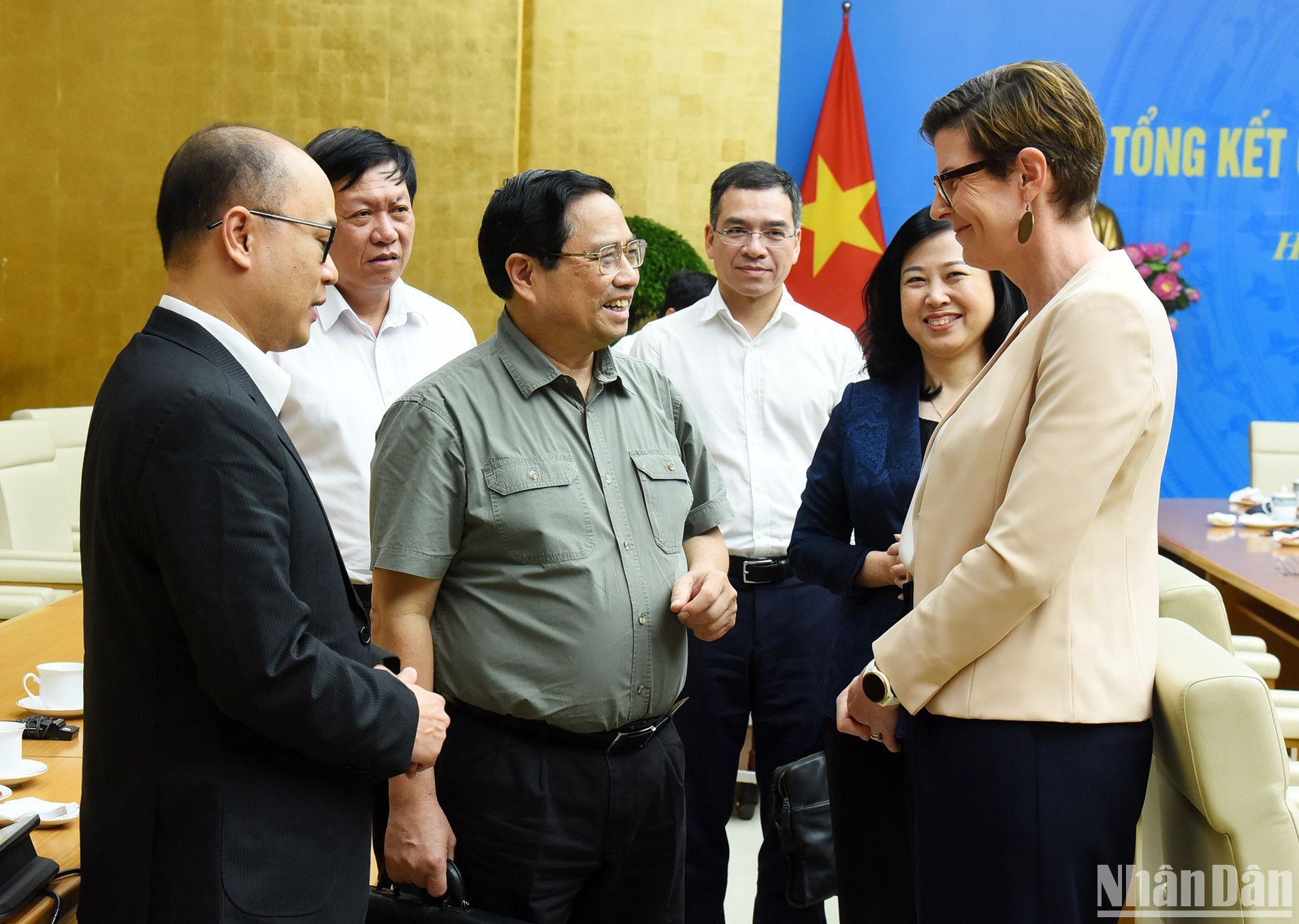 Thủ tướng Phạm Minh Chính với các đại biểu tham dự hội nghị.