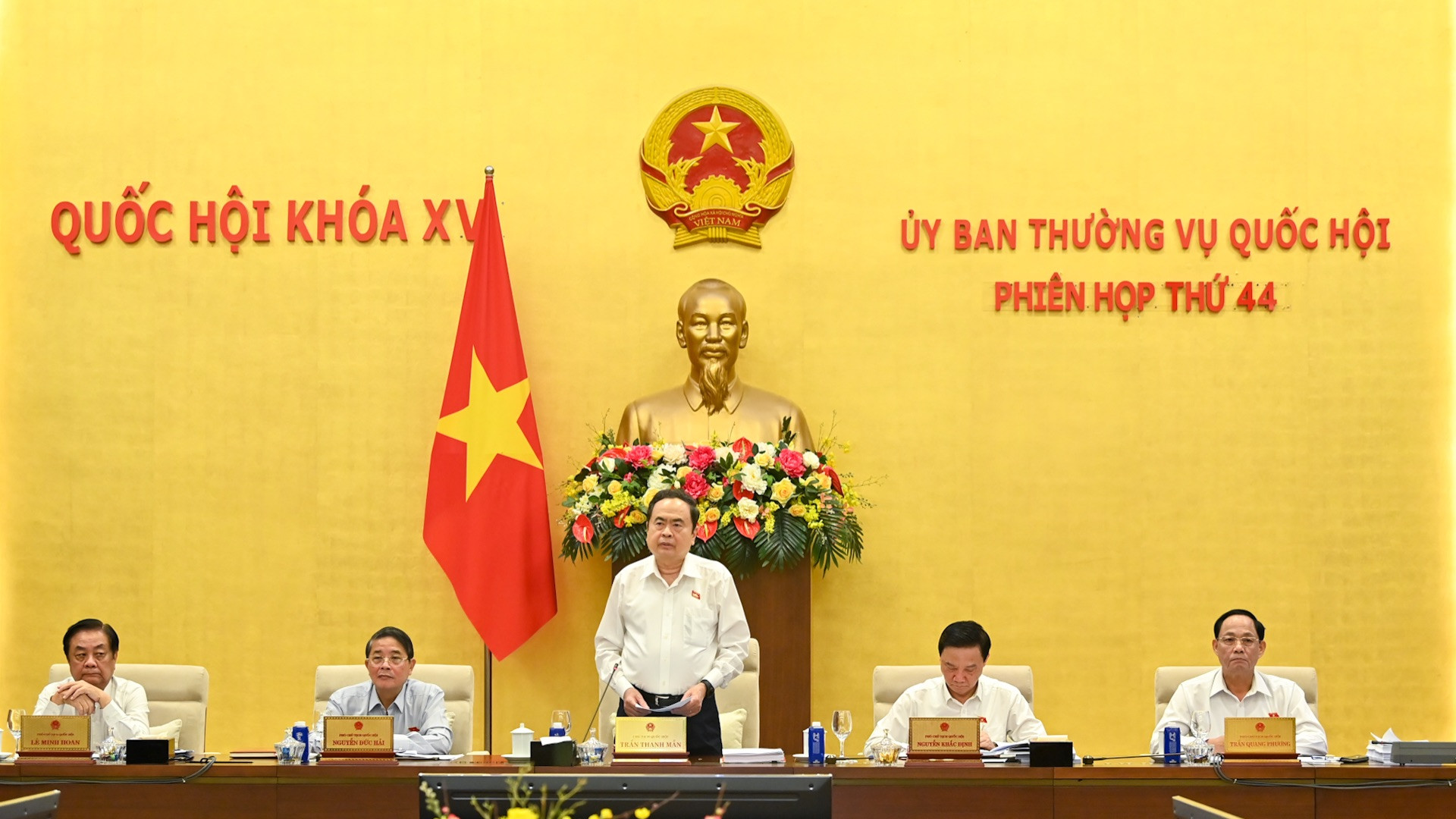 Chủ tịch Quốc hội Trần Thanh Mẫn và các Phó Chủ tịch Quốc hội dự và chủ trì phiên họp.