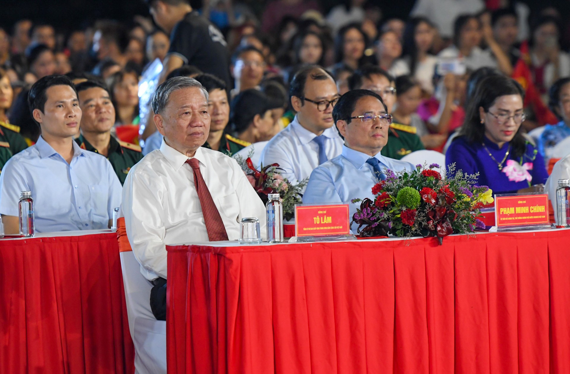 Tổng Bí thư Tô Lâm cùng các đồng chí lãnh đạo Đảng, Nhà nước dự chương trình.