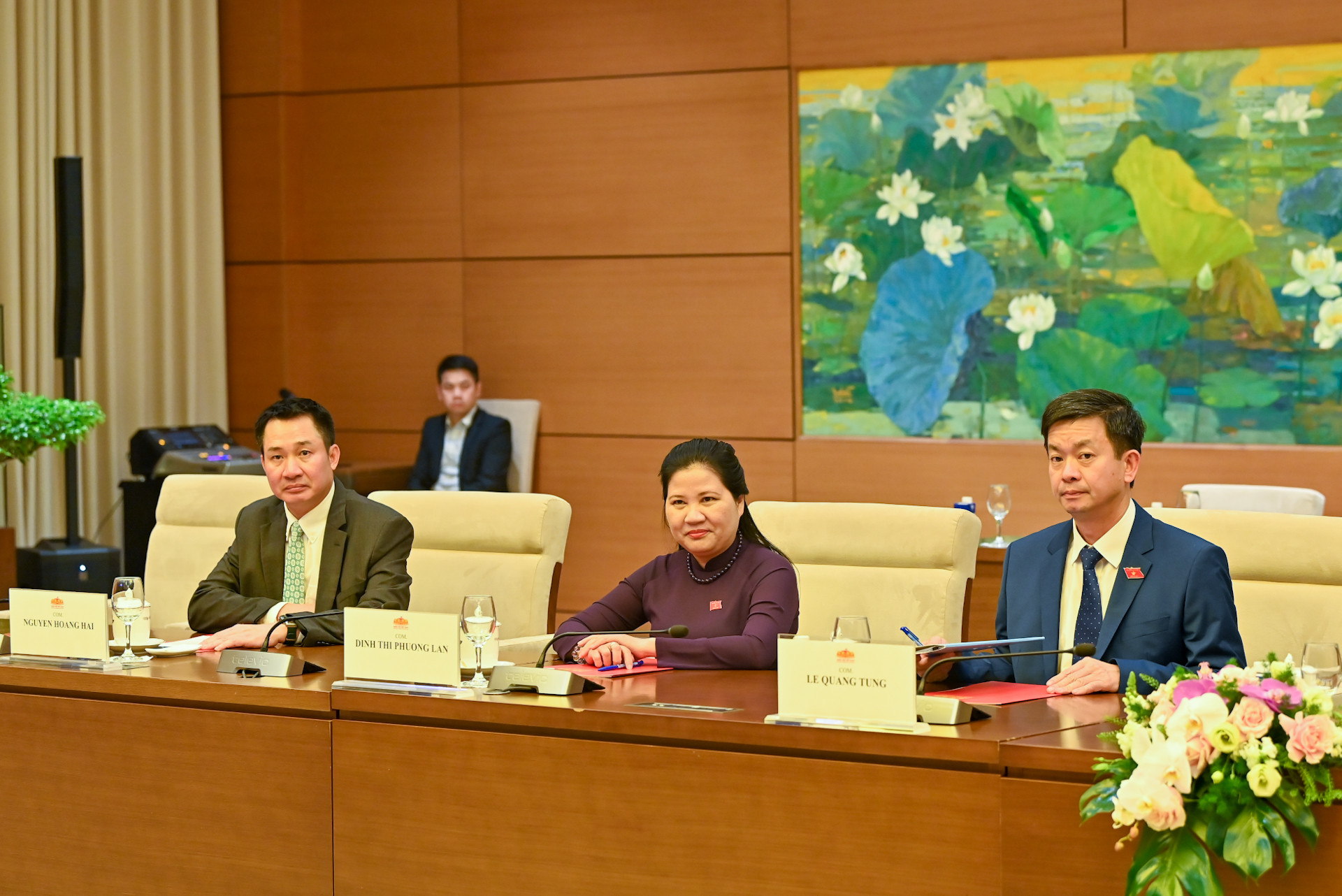 Tổng Thư ký Quốc hội, Chủ nhiệm Văn phòng Quốc hội Lê Quang Tùng và các đại biểu Quốc hội Việt Nam dự buổi tiếp.