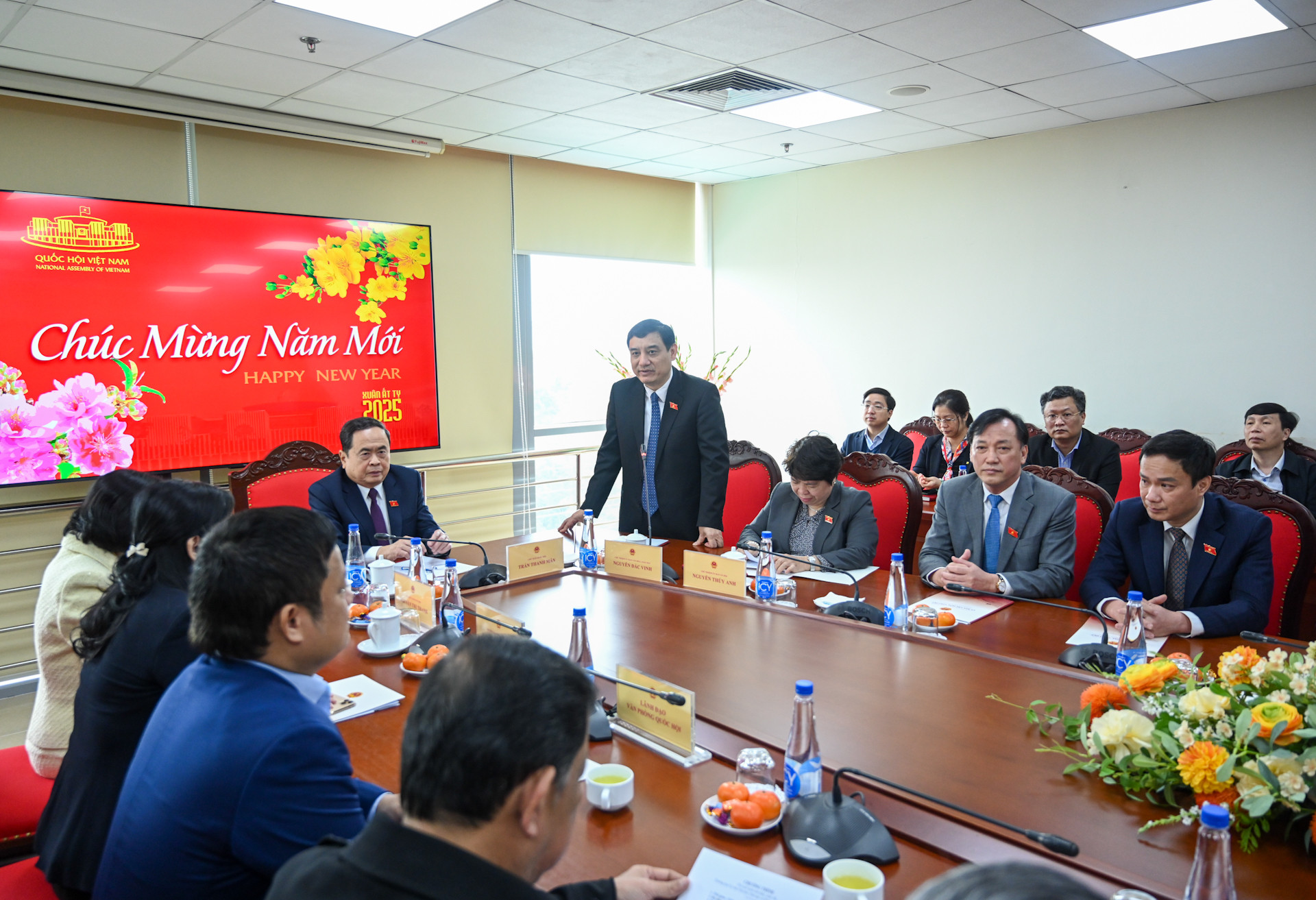 Chủ nhiệm Ủy ban Văn hóa, Giáo dục Nguyễn Đắc Vinh báo cáo tại cuộc làm việc. Chủ nhiệm Ủy ban Văn hóa, Giáo dục Nguyễn Đắc Vinh báo cáo tại cuộc làm việc.