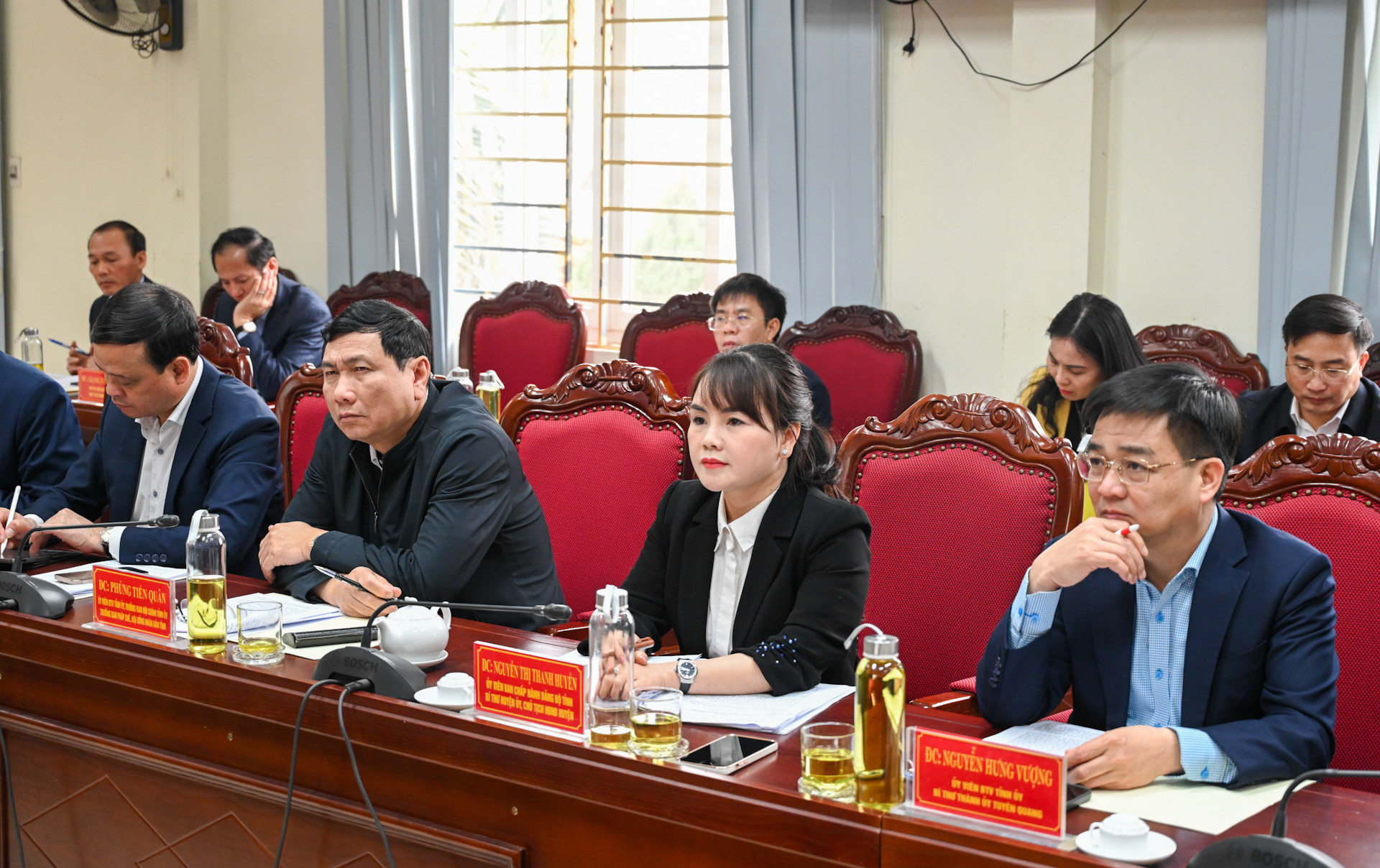 Các đại biểu tham dự buổi làm việc.