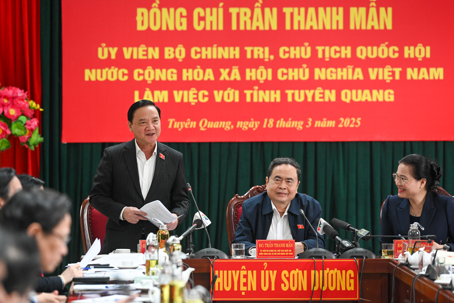 Phó Chủ tịch Quốc hội Nguyễn Khắc Định phát biểu tại buổi làm việc.