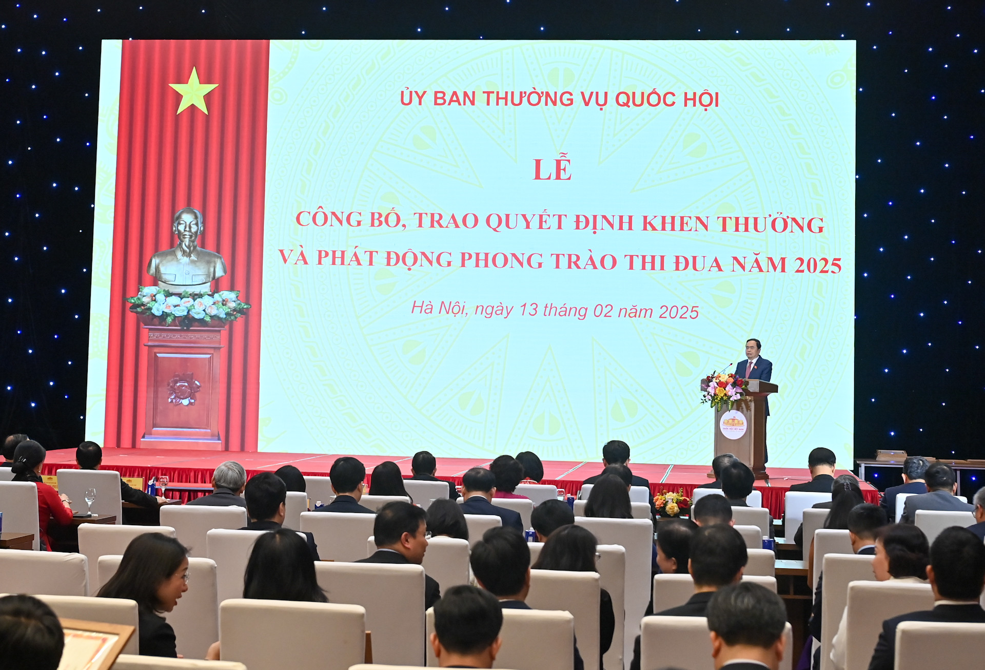 Quang cảnh buổi lễ tại Nhà Quốc hội.