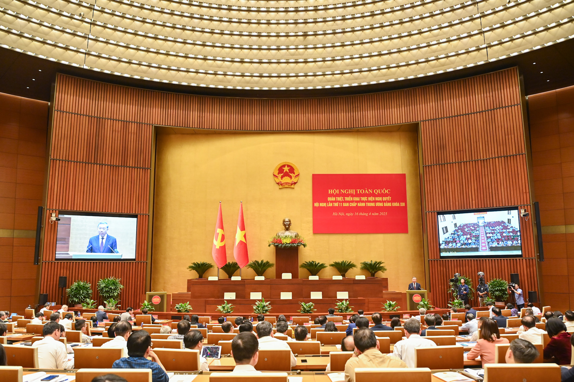 Quang cảnh Hội nghị tại Hội trường Diên Hồng.