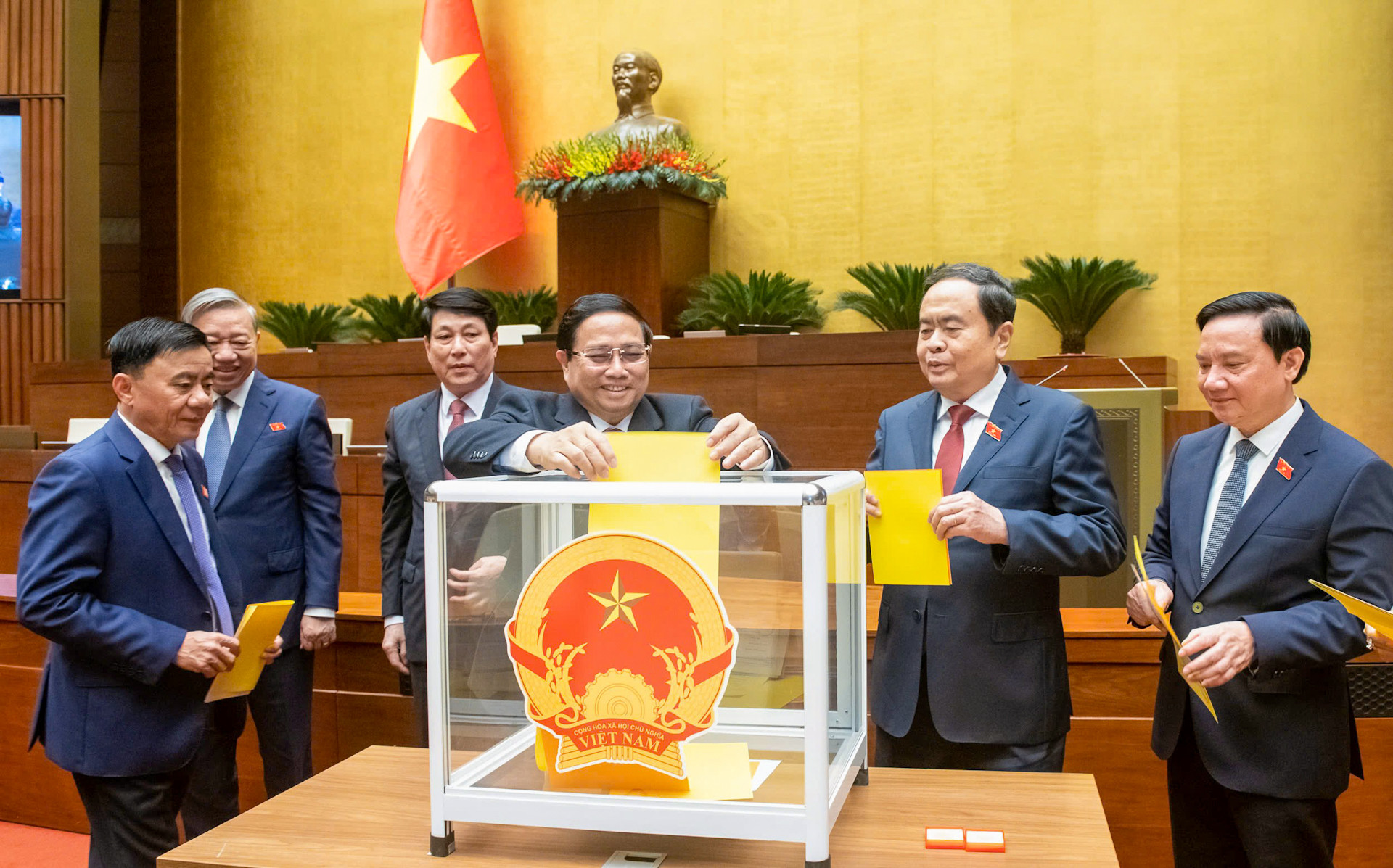 Thủ tướng Phạm Minh Chính bỏ phiếu bầu Phó Chủ tịch Quốc hội và Ủy viên Ủy ban Thường vụ Quốc hội; phê chuẩn đề nghị của Thủ tướng Chính phủ về việc bổ nhiệm các Phó Thủ tướng Chính phủ, Bộ trưởng và thành viên khác của Chính phủ nhiệm kỳ 2021-2026.