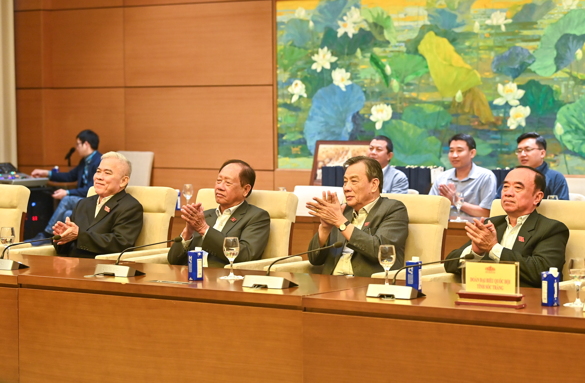 Các đại biểu Quốc hội tỉnh Sóc Trăng dự cuộc gặp mặt. Các đại biểu Quốc hội tỉnh Sóc Trăng dự cuộc gặp mặt.