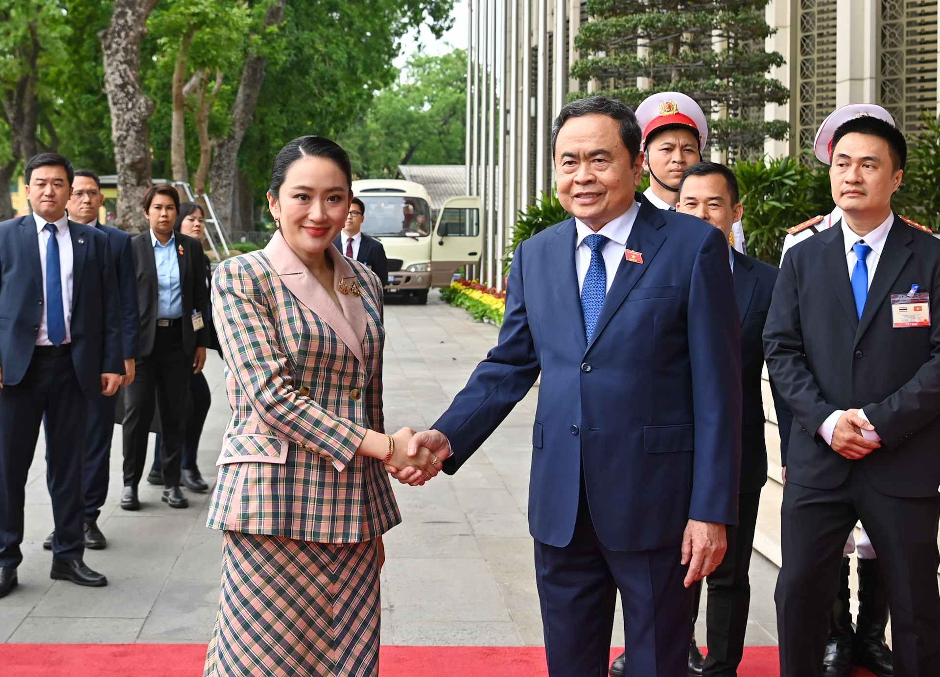 Chủ tịch Quốc hội Trần Thanh Mẫn đón Thủ tướng Thái Lan Paetongtarn Shinawatra.