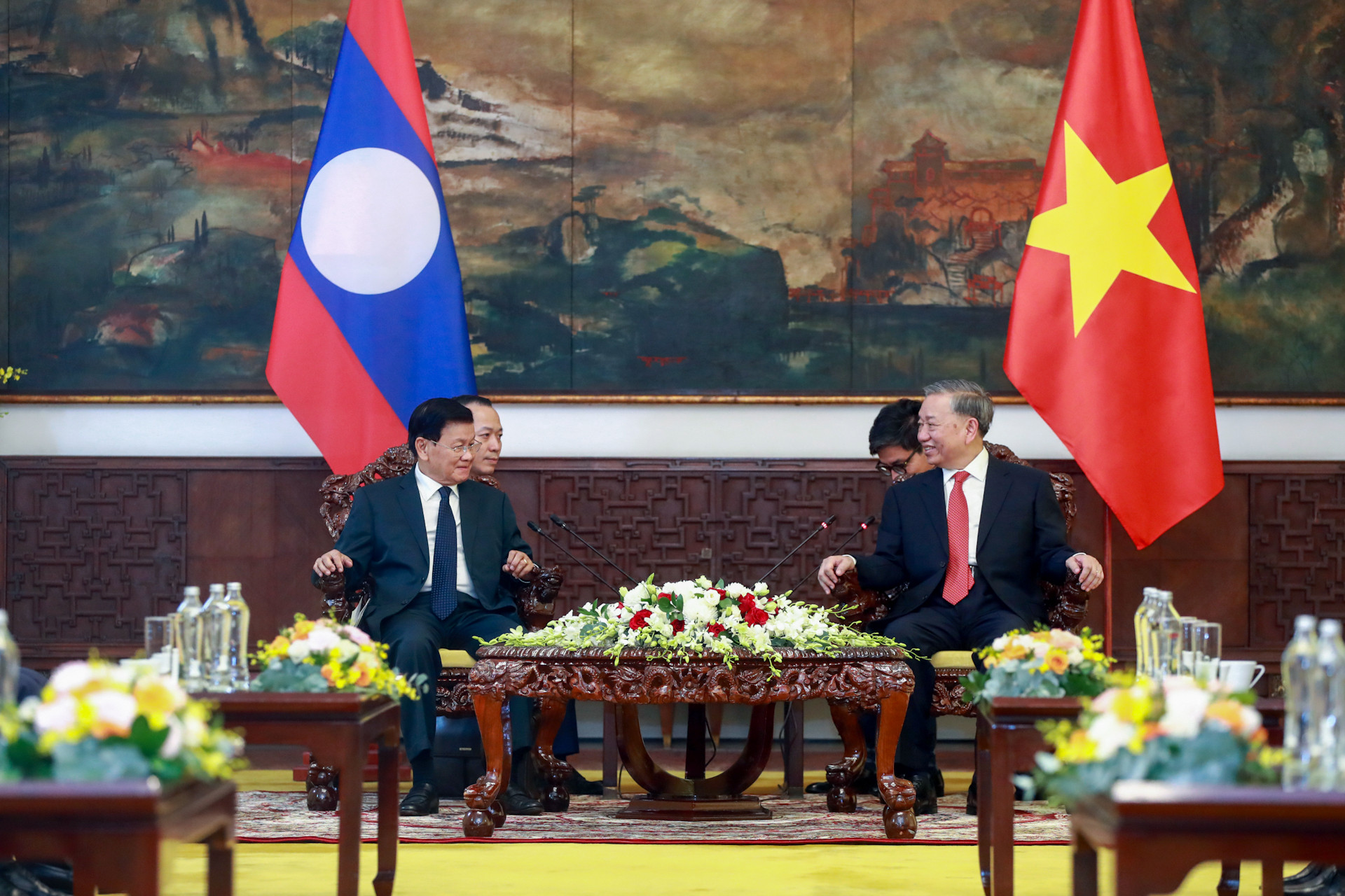 Tổng Bí thư Tô Lâm tiếp Tổng Bí thư, Chủ tịch nước Lào Thongloun Sisoulith.