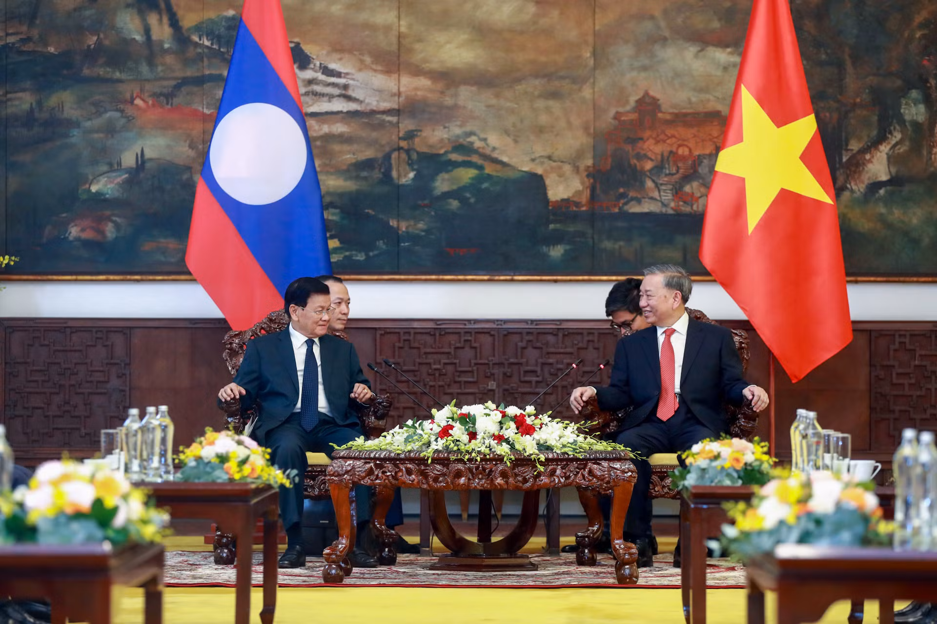 Tổng Bí thư Tô Lâm tiếp Tổng Bí thư, Chủ tịch nước Lào Thongloun Sisoulith.