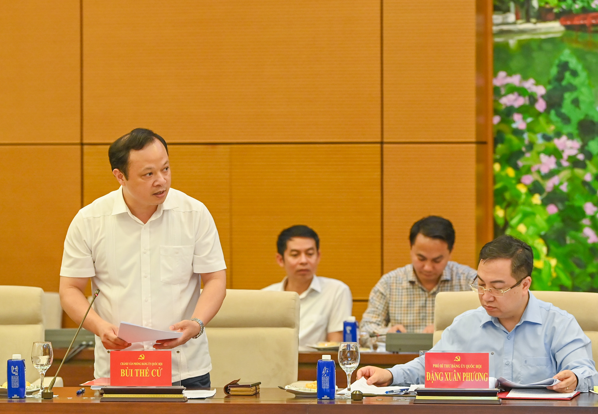 Chánh Văn phòng Đảng ủy Quốc hội Bùi Thế Cử phát biểu mở đầu phiên họp. Chánh Văn phòng Đảng ủy Quốc hội Bùi Thế Cử phát biểu mở đầu phiên họp.