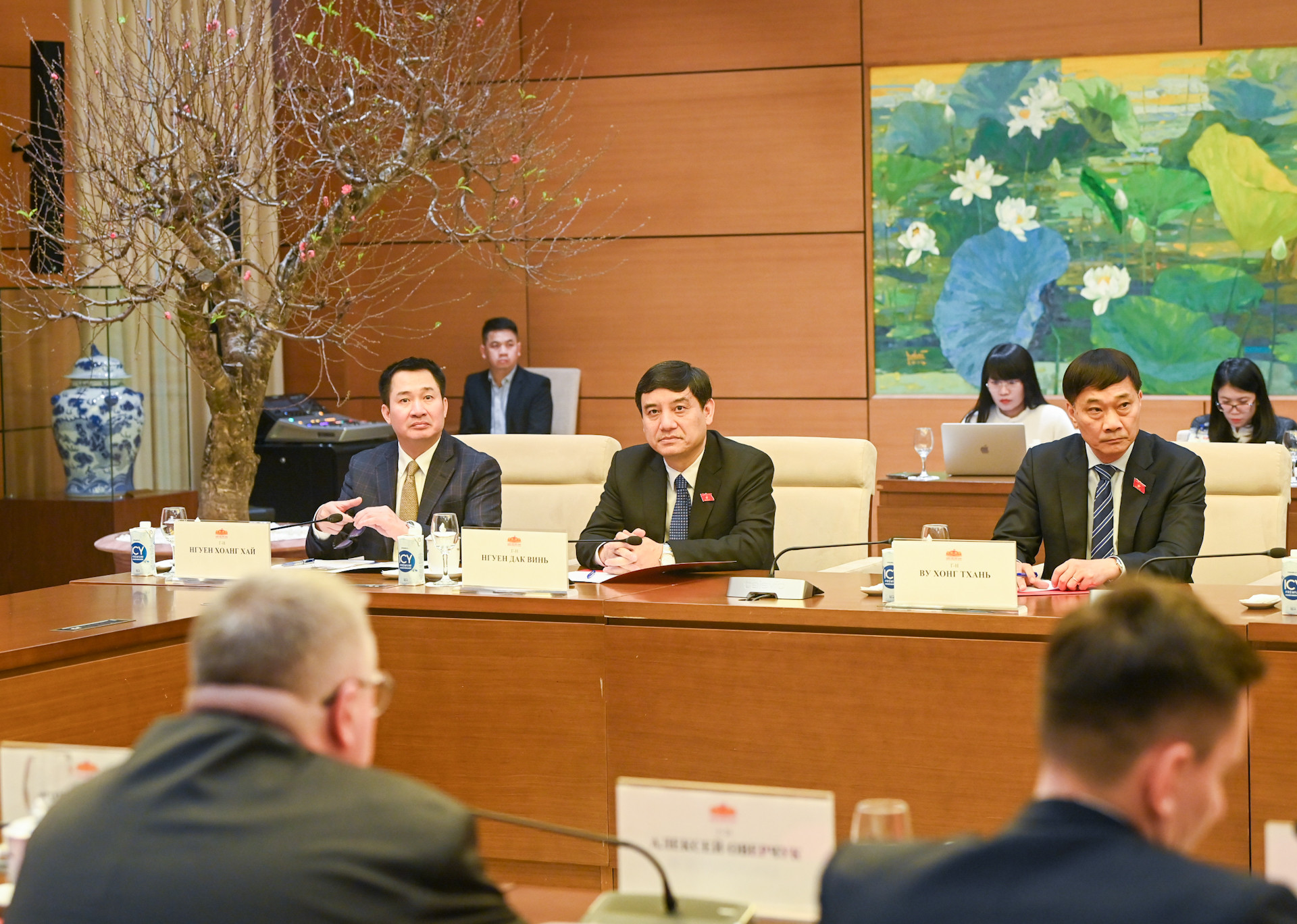 Các đại biểu Việt Nam dự hội kiến.