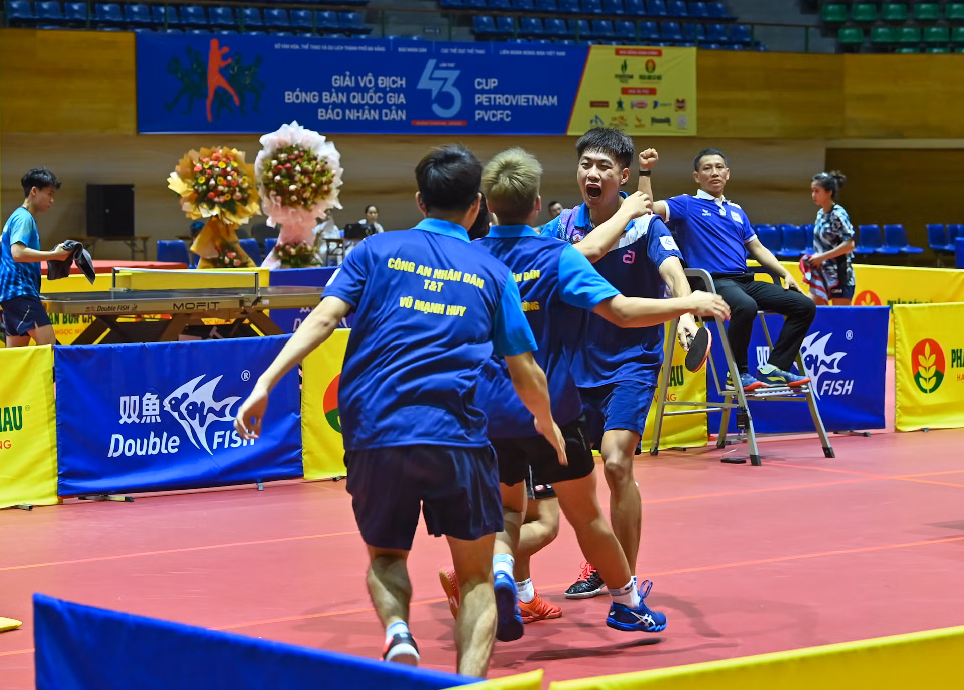 [Ảnh] Đội Công an Nhân dân T&T 1 và Thành phố Hồ Chí Minh 1 giành chức vô địch đồng đội nam, đồng đội nữ ảnh 8