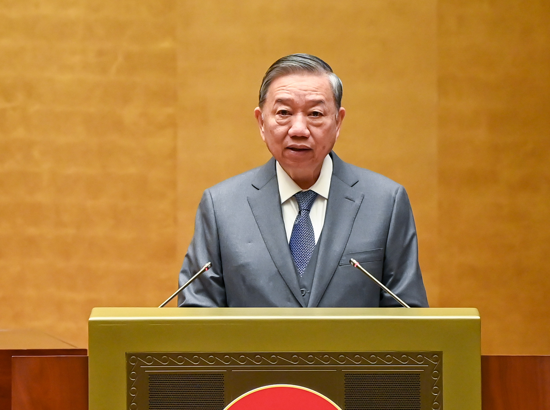 Tổng Bí thư Tô Lâm, Trưởng Ban Chỉ đạo Trung ương về phát triển khoa học, công nghệ, đổi mới sáng tạo và chuyển đổi số phát biểu chỉ đạo hội nghị.