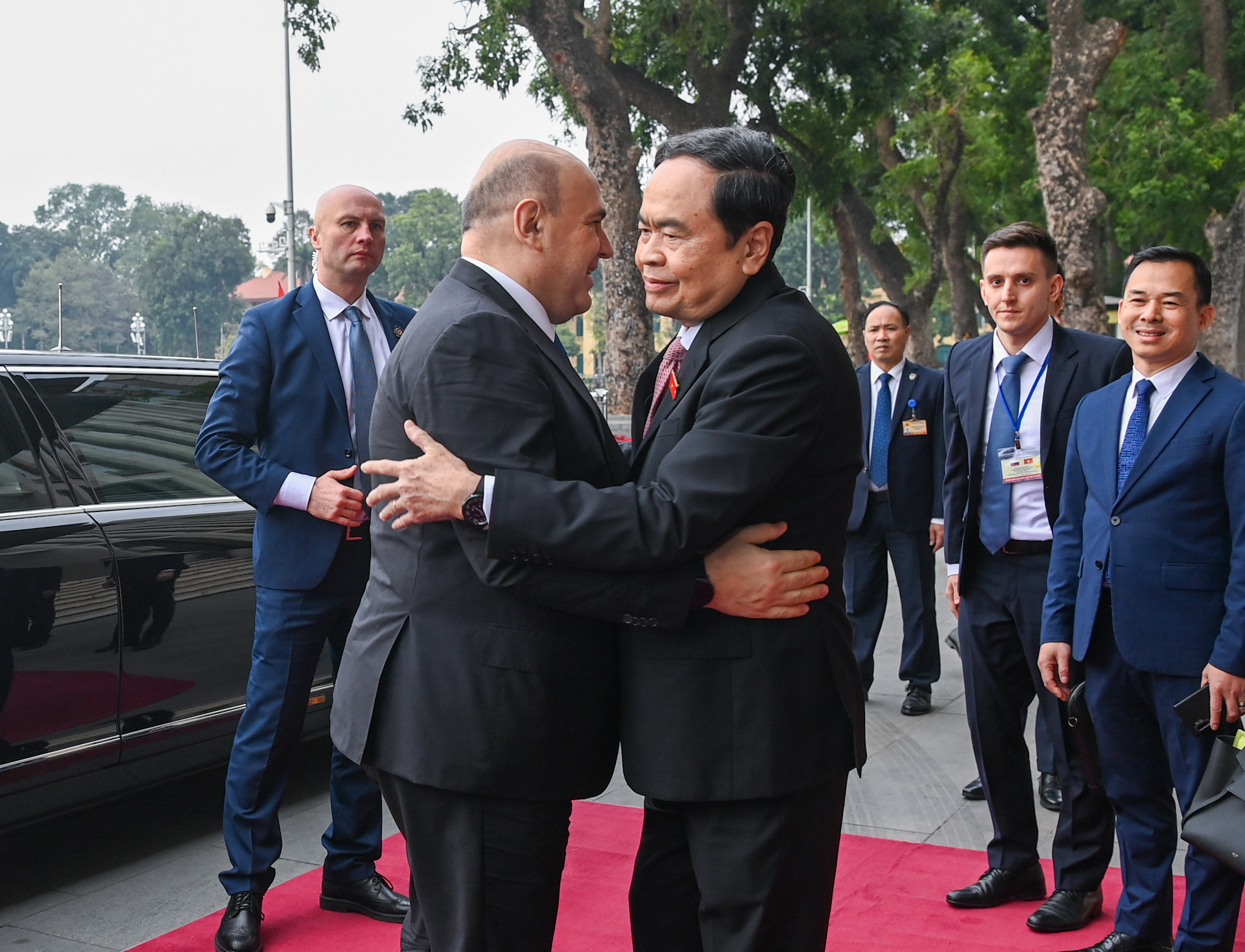 Chủ tịch Quốc hội Trần Thanh Mẫn chào đón Thủ tướng Liên bang Nga Mikhail Vladimirovich Mishustin.