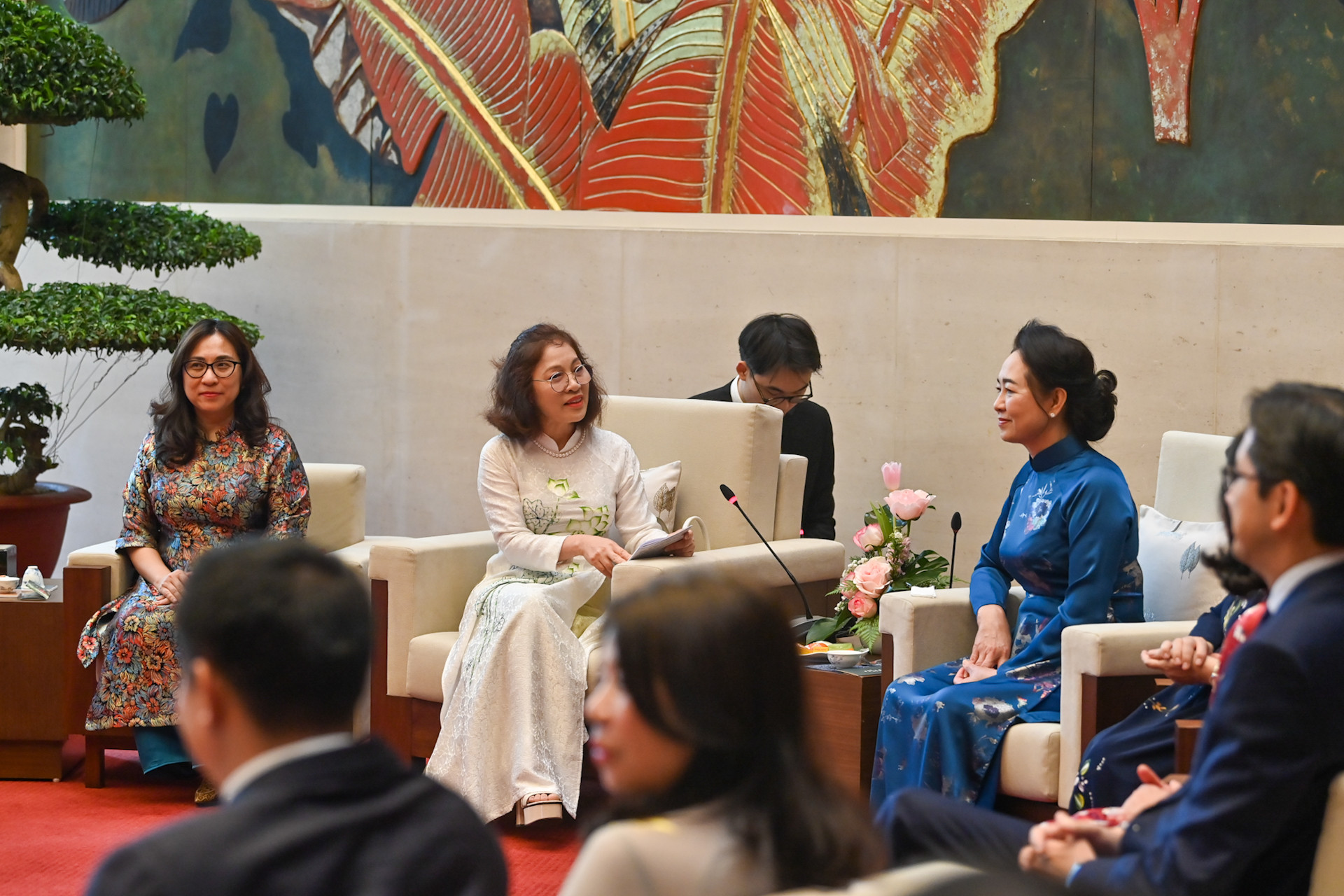 Phu nhân Phó Thủ tướng, Bộ trưởng Ngoại giao Vũ Thị Bích Ngọc phát biểu tại buổi tiếp.