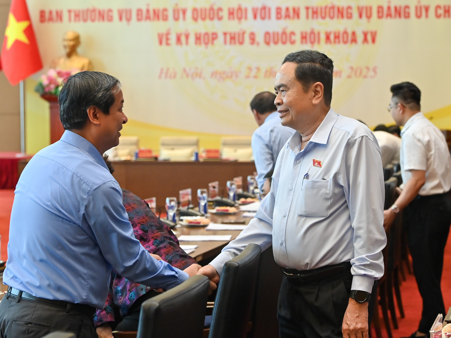 Bí thư Đảng ủy Quốc hội, Chủ tịch Quốc hội Trần Thanh Mẫn với các đại biểu dự hội nghị. Bí thư Đảng ủy Quốc hội, Chủ tịch Quốc hội Trần Thanh Mẫn với các đại biểu dự hội nghị.