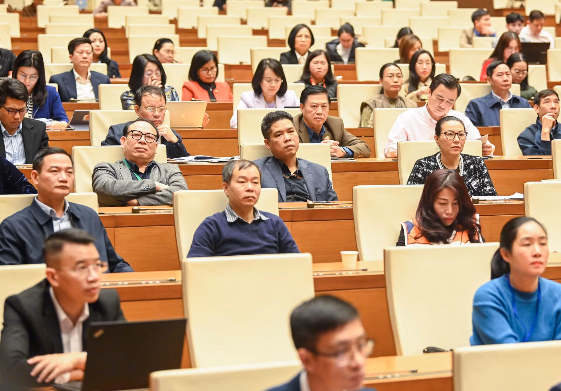 Các đại biểu tham dự hội nghị.