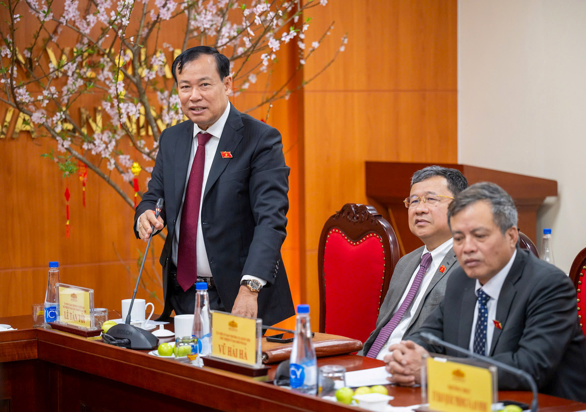 Chủ nhiệm Ủy ban Quốc phòng-An ninh Lê Tấn Tới phát biểu tại cuộc làm việc. Chủ nhiệm Ủy ban Quốc phòng-An ninh Lê Tấn Tới phát biểu tại cuộc làm việc.