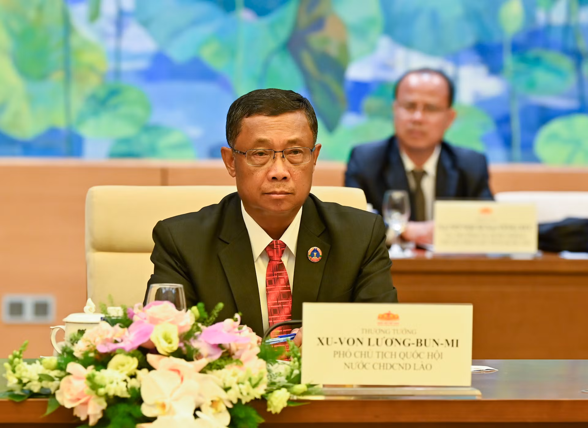 Phó Chủ tịch Quốc hội Lào Suvon Luongbunmi phát biểu tại buổi tiếp.