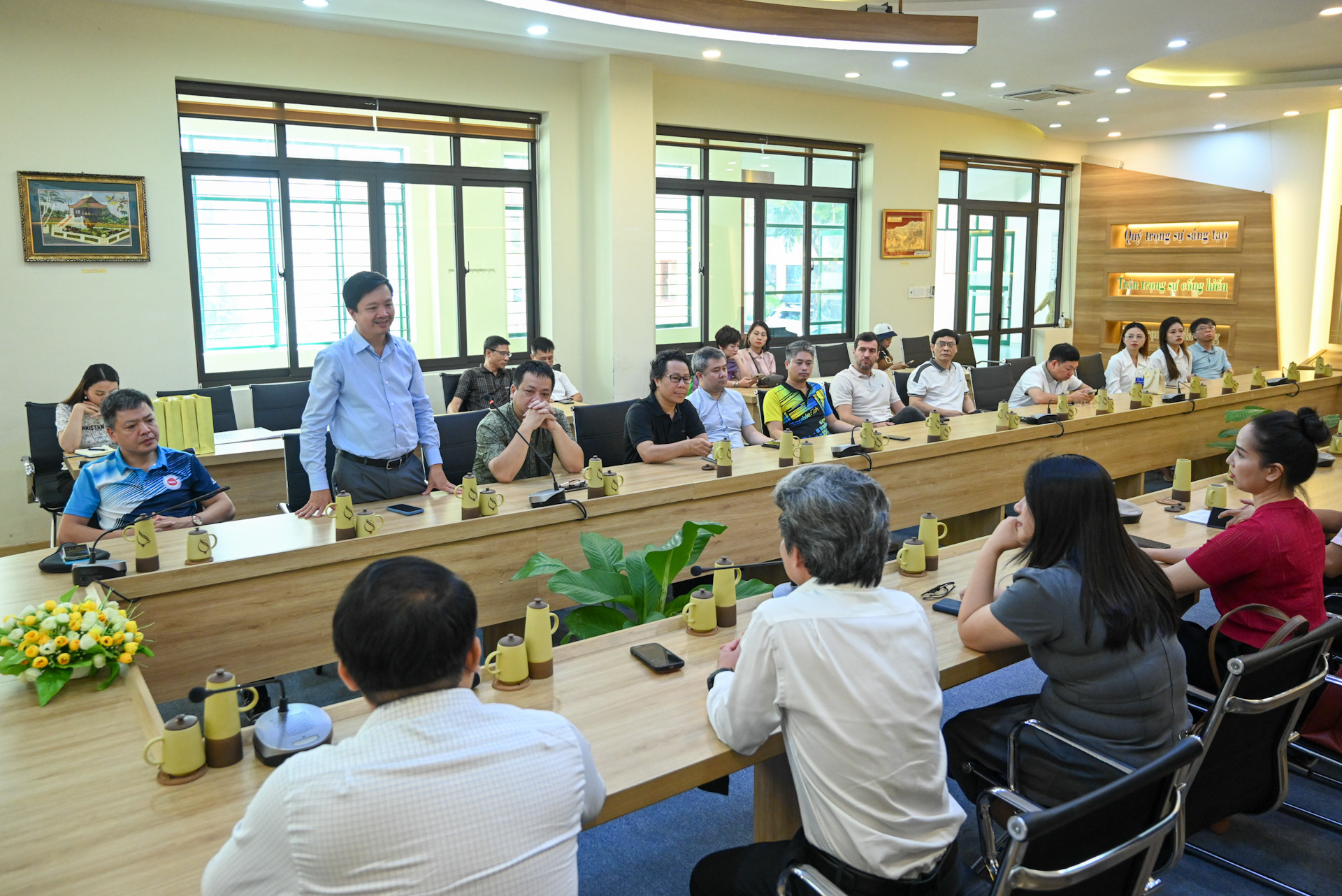 Buổi trao bàn bóng bàn và sách, tặng Trường đại học Sư phạm - Đại học Đà Nẵng.