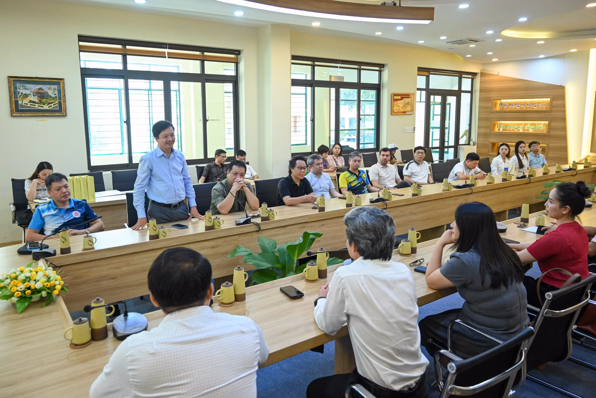 Buổi trao bàn bóng bàn và sách, tặng Trường đại học Sư phạm - Đại học Đà Nẵng.