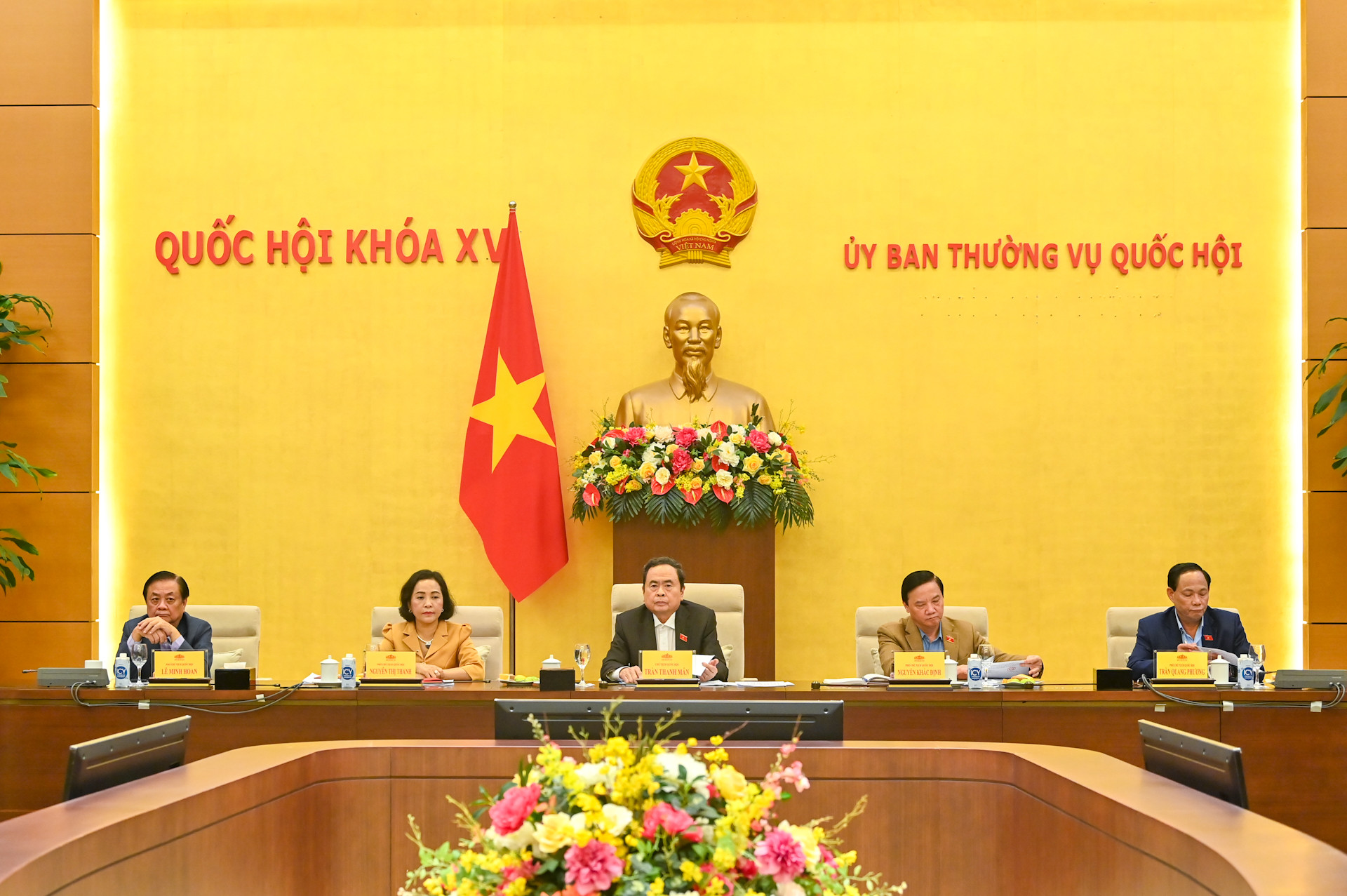 Chủ tịch Quốc hội Trần Thanh Mẫn và các Phó Chủ tịch Quốc hội dự và chủ trì cuộc họp.