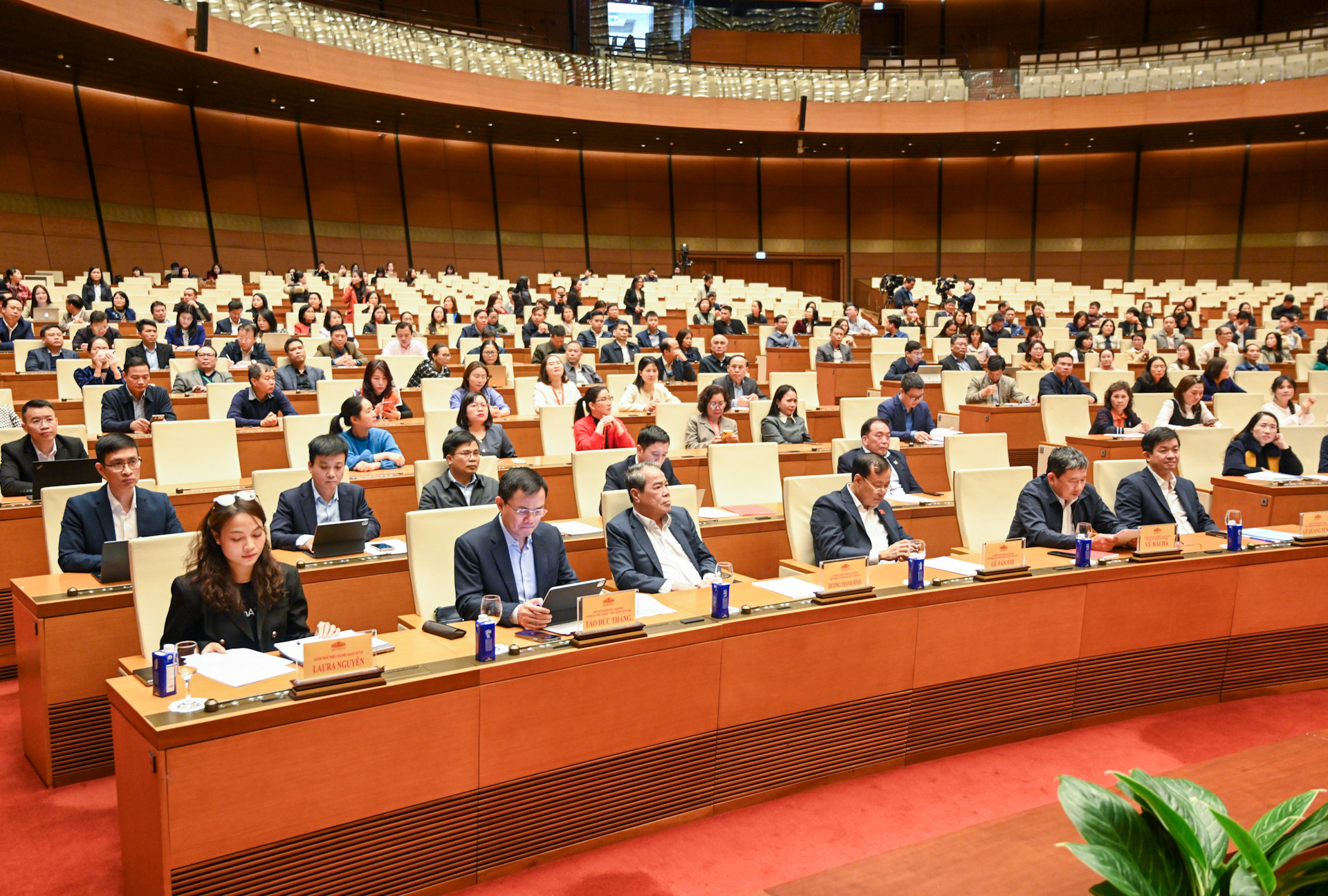 Các đại biểu tham dự hội nghị.