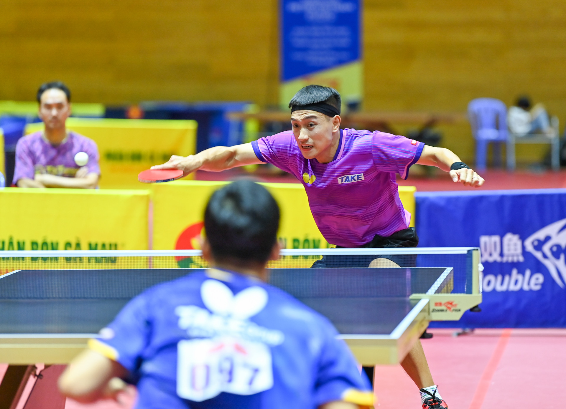 Thi đấu khởi sắc trong ván đấu thứ hai, Nguyễn Anh Tú giành chiến thắng với tỷ số 11-5. Thi đấu khởi sắc trong ván đấu thứ hai, Nguyễn Anh Tú giành chiến thắng với tỷ số 11-5.