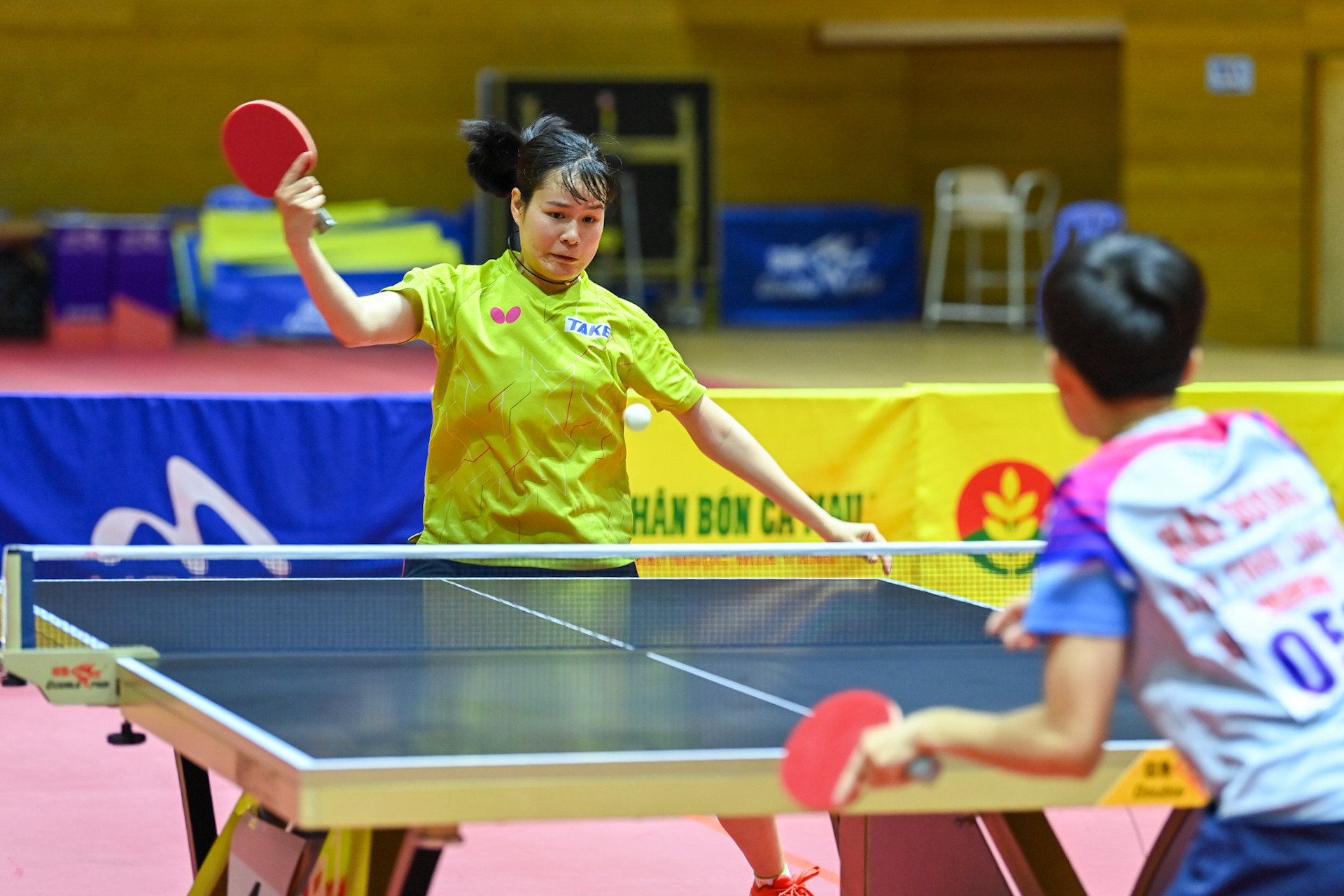 Tại trận bán kết, tay vợt Nguyễn Thị Nga (Hà Nội) giành thắng lợi thuyết phục trước tay vợt Trần Mai Ngọc (Công an nhân dân T&T) với tỷ số 4-2.