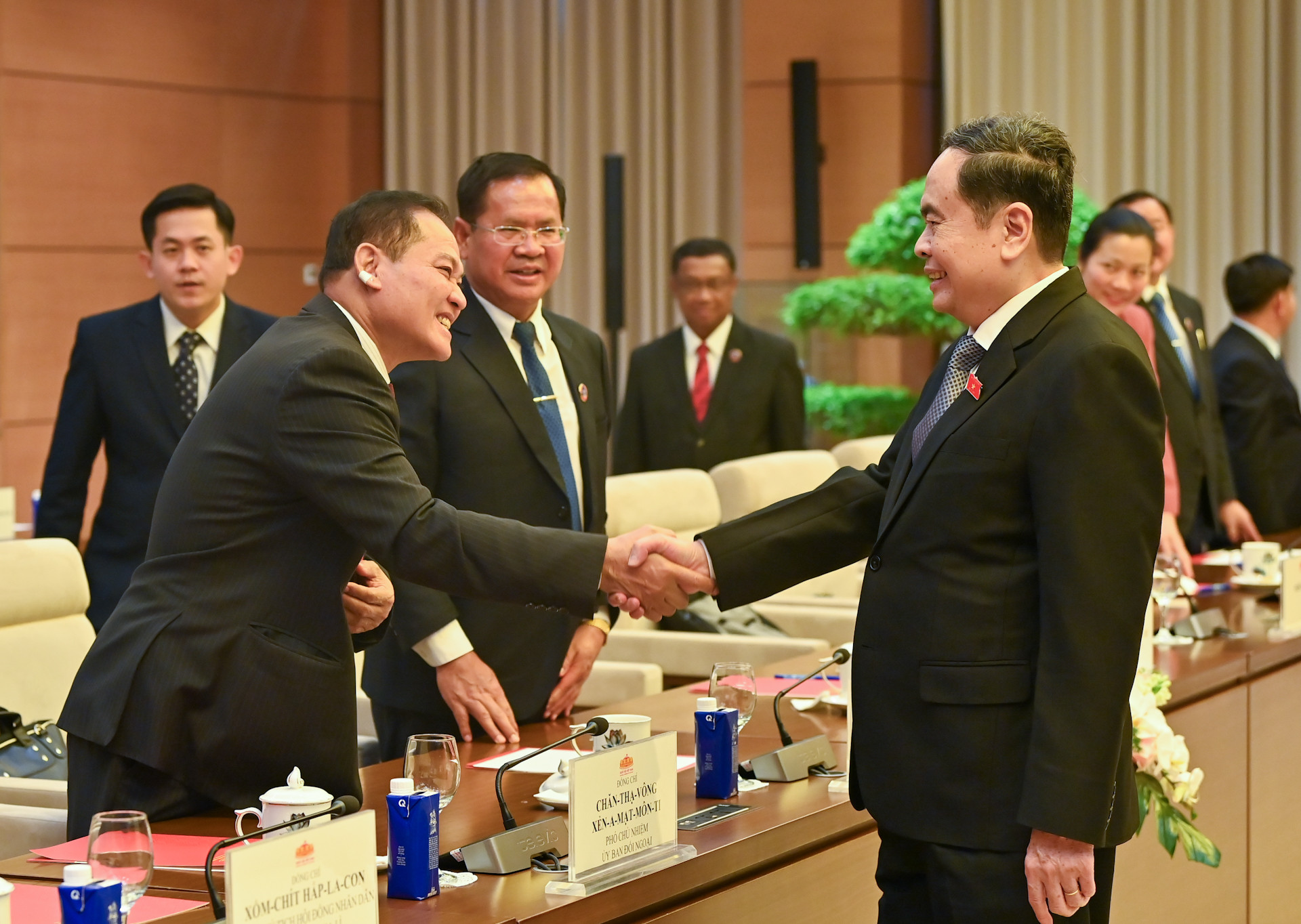 Chủ tịch Quốc hội Trần Thanh Mẫn với các đại biểu tại buổi tiếp.