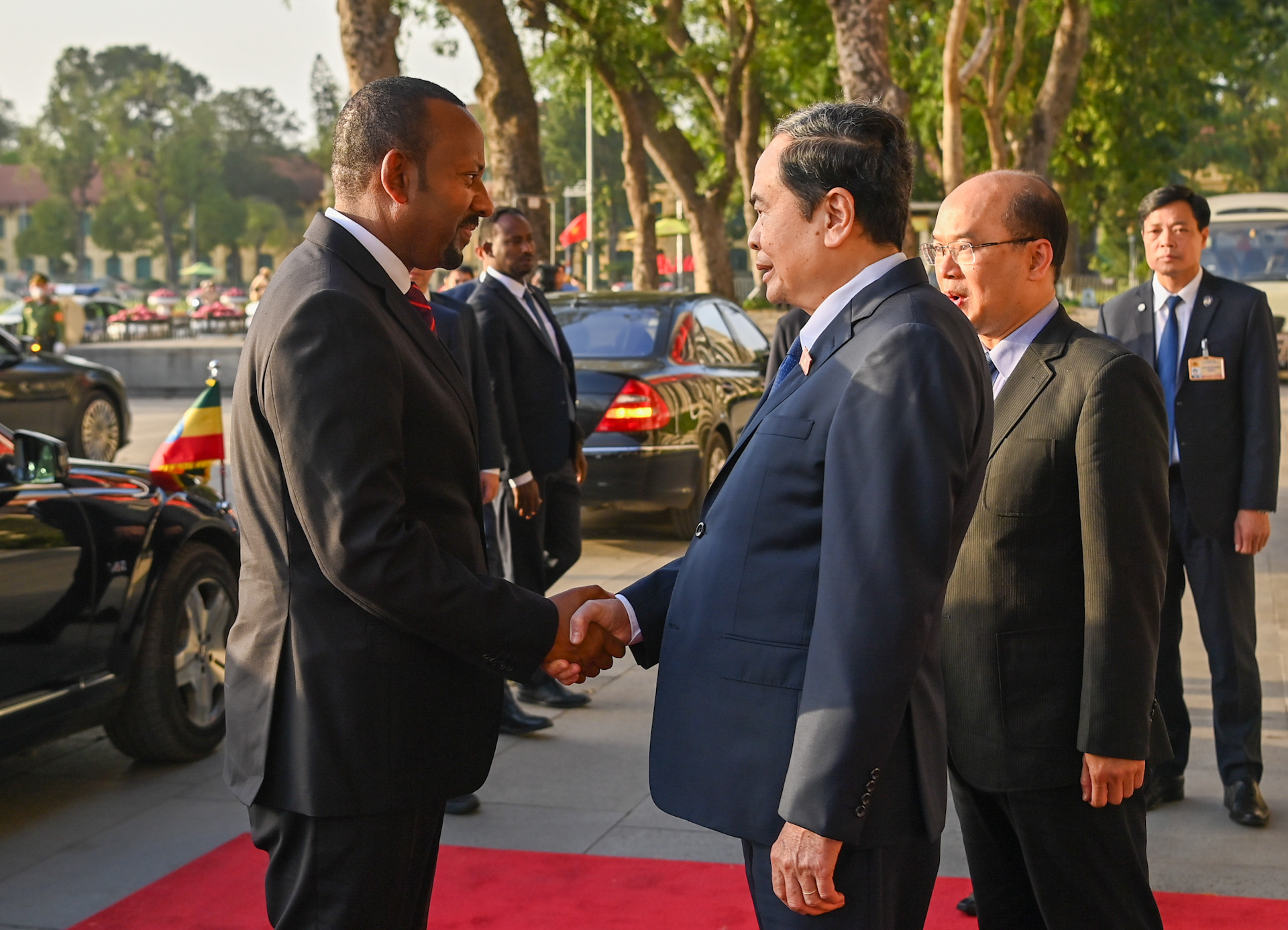 Chủ tịch Quốc hội Trần Thanh Mẫn đón Thủ tướng Ethiopia Abiy Ahmed Ali.