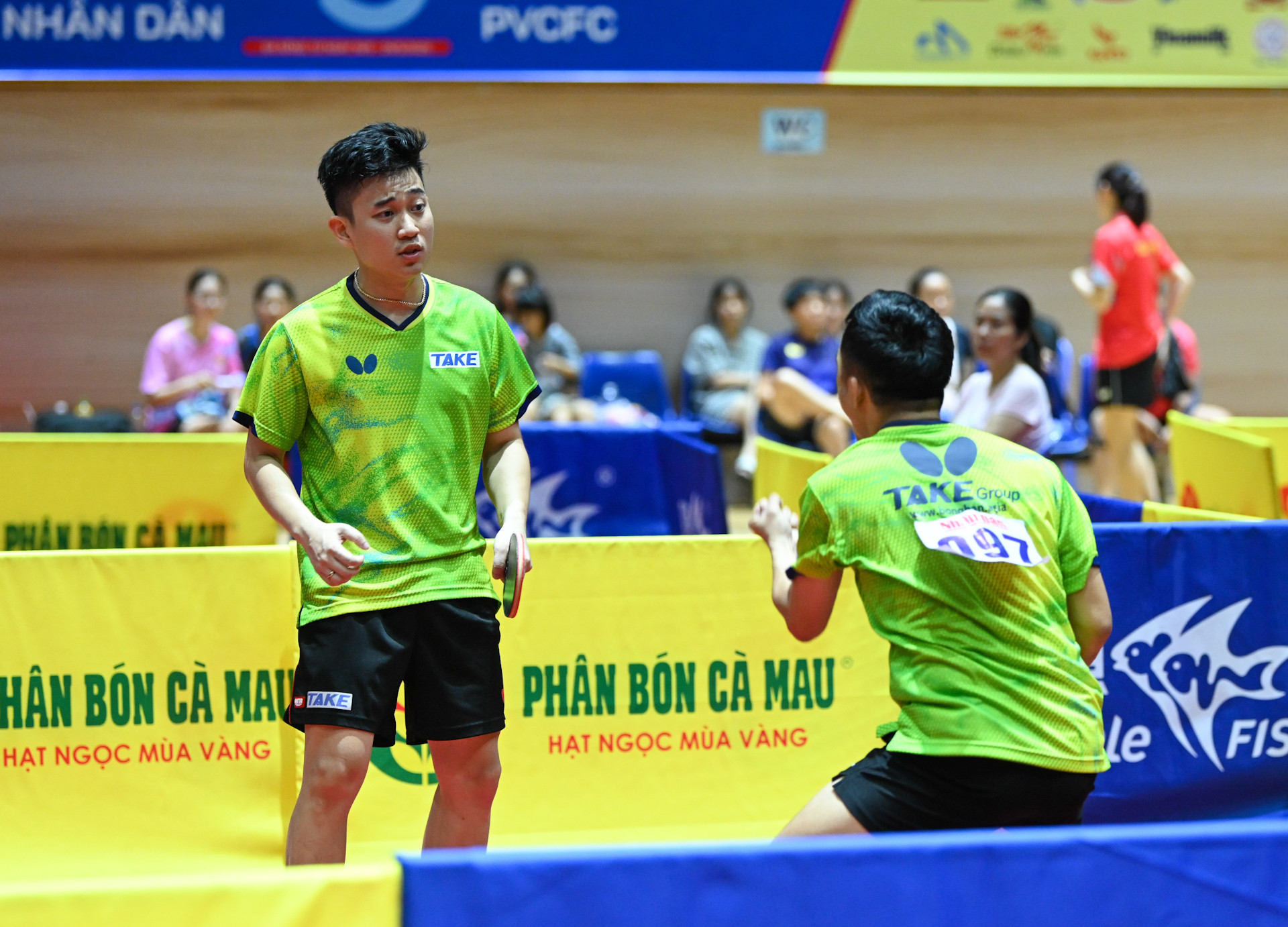 Hai tay vợt Hà Nội ăn mừng chiến thắng. Hai tay vợt Hà Nội ăn mừng chiến thắng.