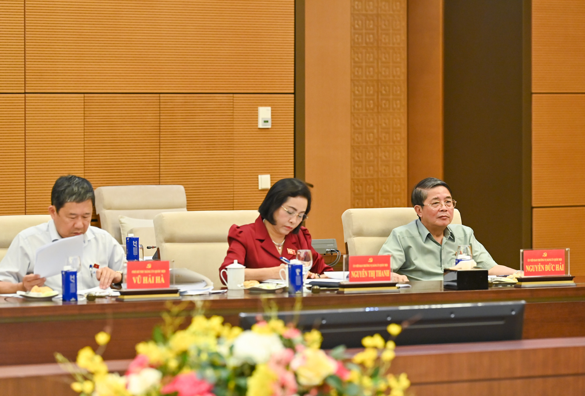 Các đại biểu tham dự phiên họp. Các đại biểu tham dự phiên họp.