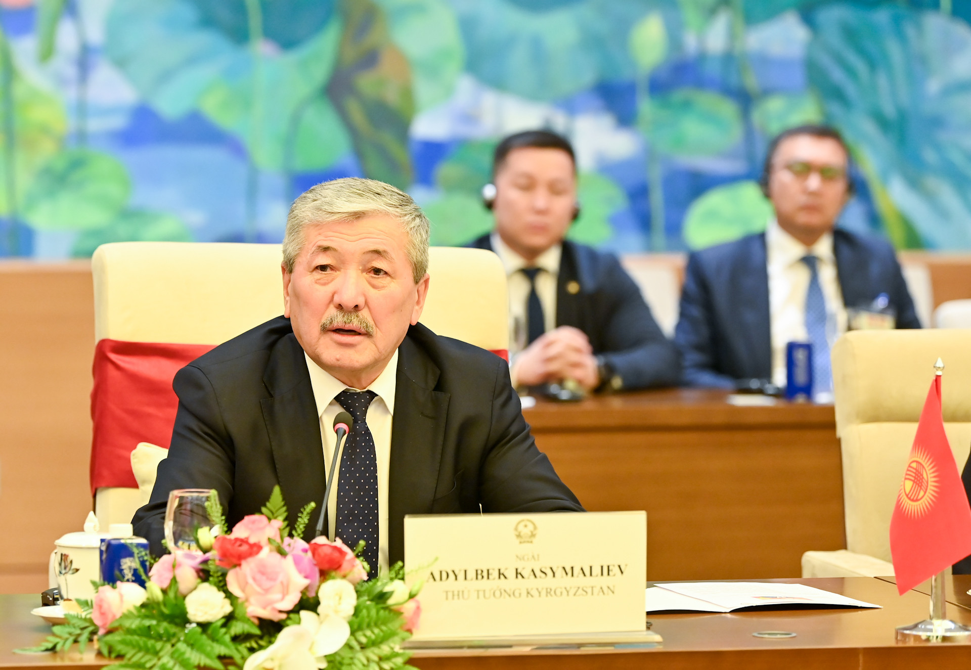 Thủ tướng Kyrgyzstan Adylbek Kasymaliev phát biểu tại hội kiến.