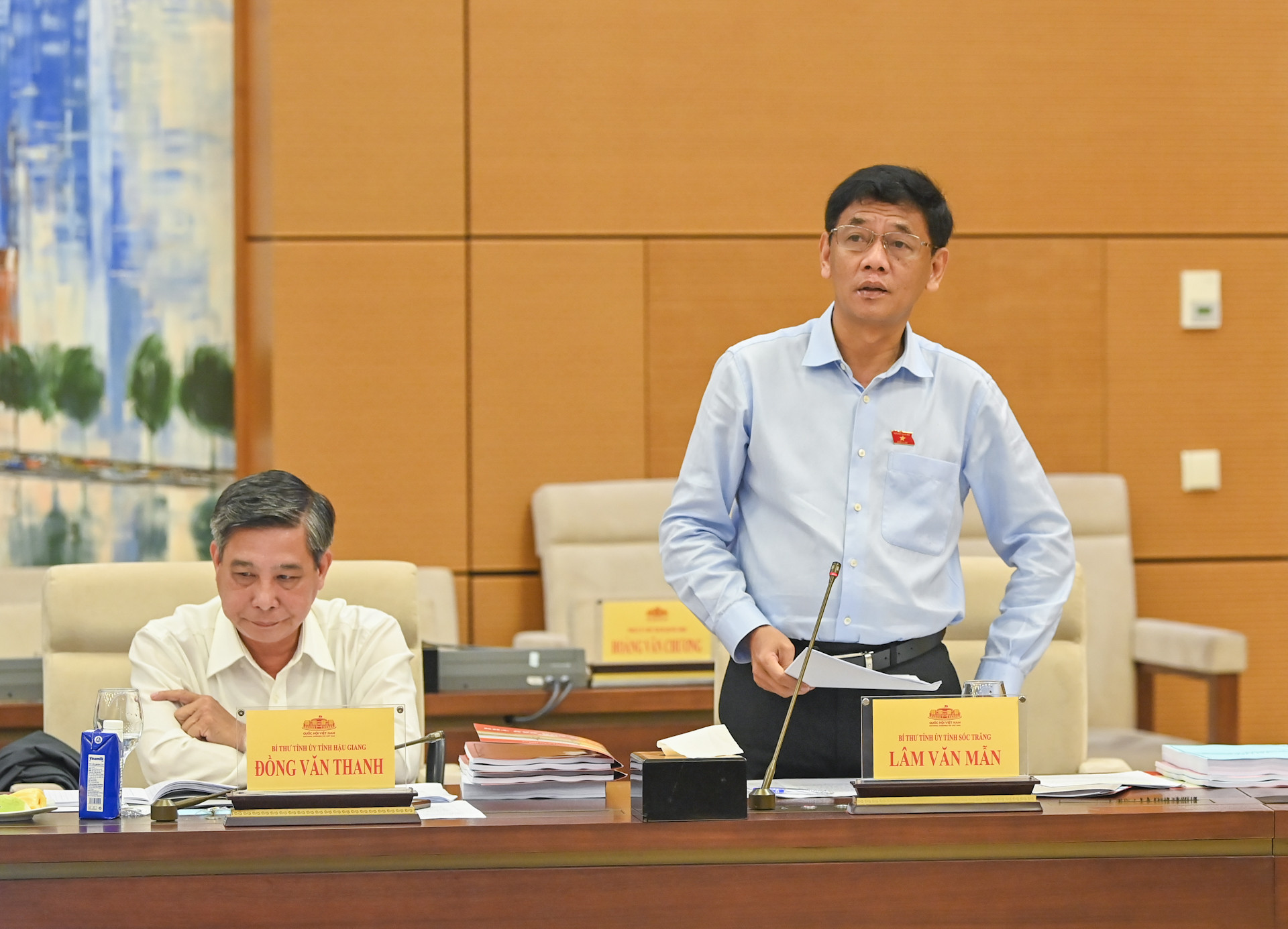 Bí thư Tỉnh ủy Sóc Trăng Lâm Văn Mẫn báo cáo tại buổi làm việc. Bí thư Tỉnh ủy Sóc Trăng Lâm Văn Mẫn báo cáo tại buổi làm việc.