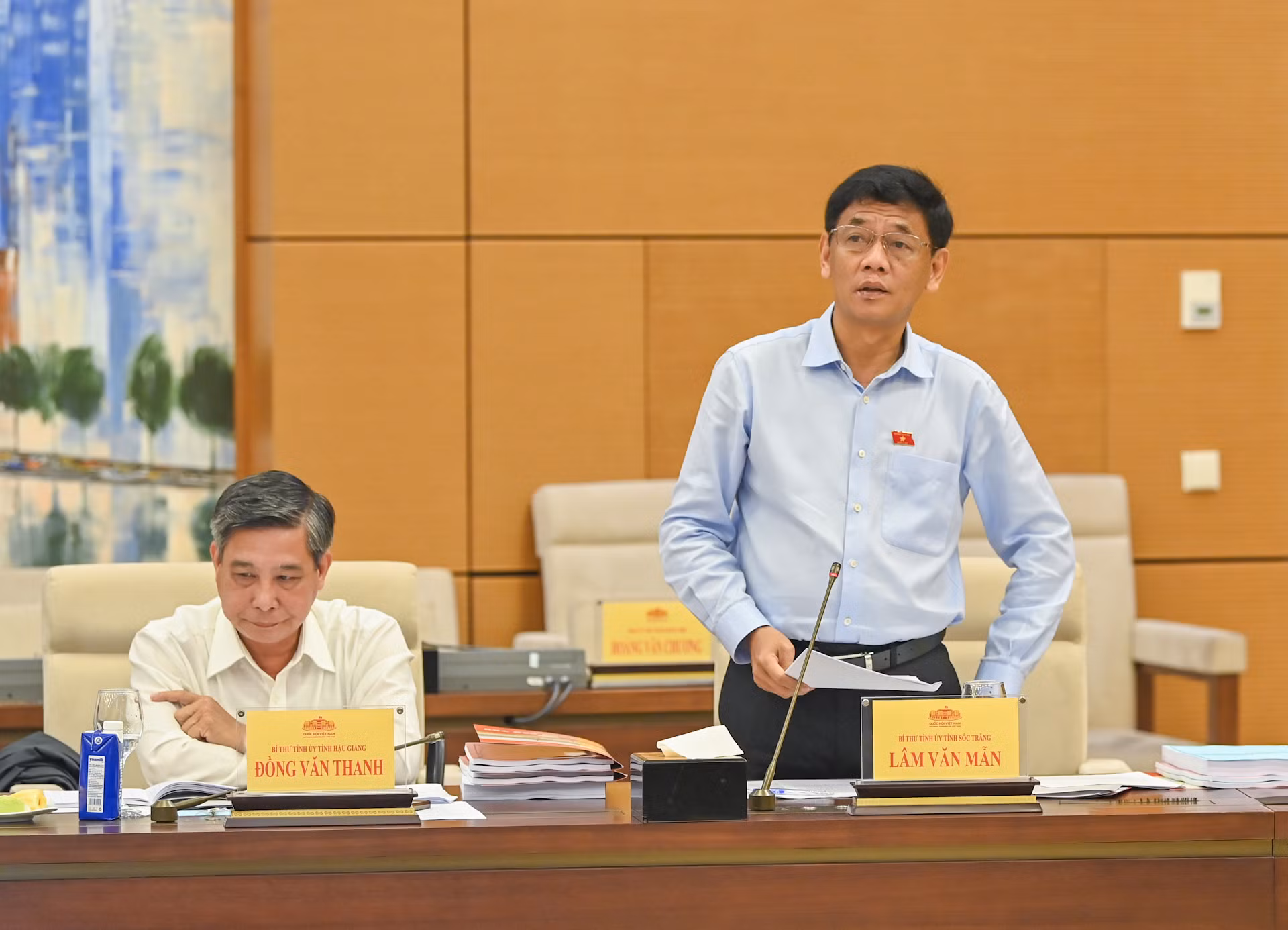 Bí thư Tỉnh ủy Sóc Trăng Lâm Văn Mẫn báo cáo tại buổi làm việc.
