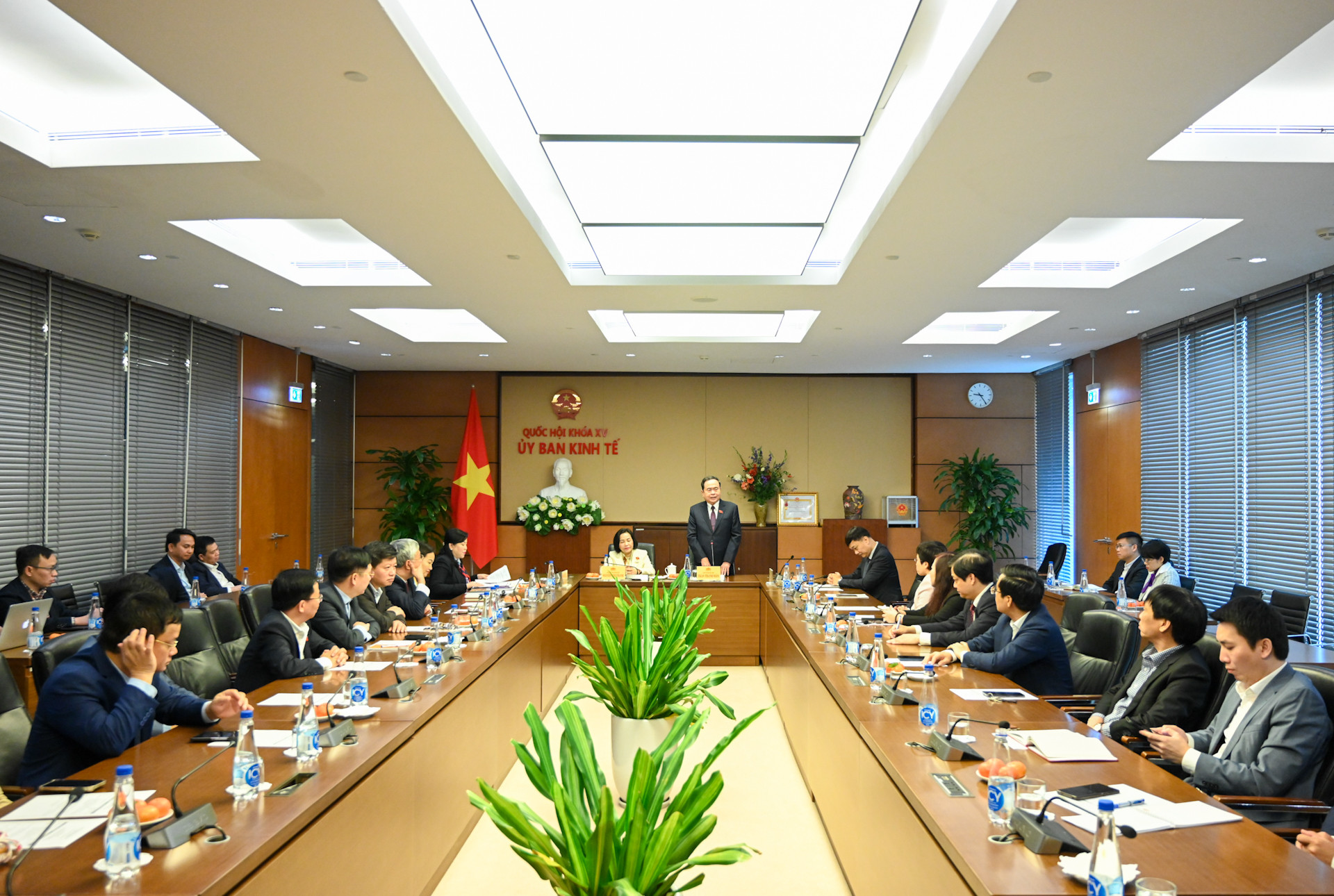 Quang cảnh cuộc làm việc với Ủy ban Kinh tế và Ủy ban Tài chính-Ngân sách. Quang cảnh cuộc làm việc với Ủy ban Kinh tế và Ủy ban Tài chính-Ngân sách.