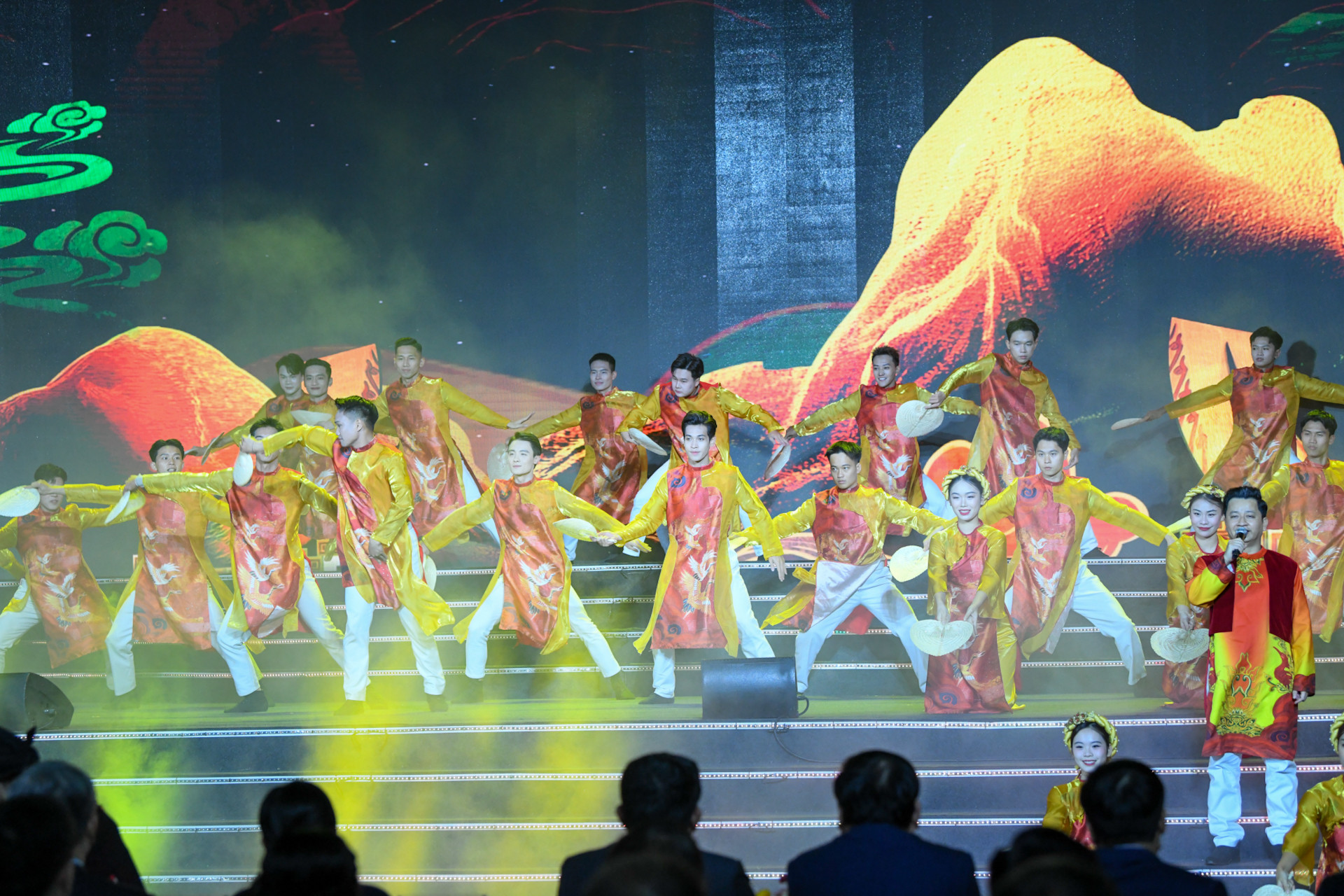 Chương trình biểu diễn nghệ thuật mở đầu buổi lễ.