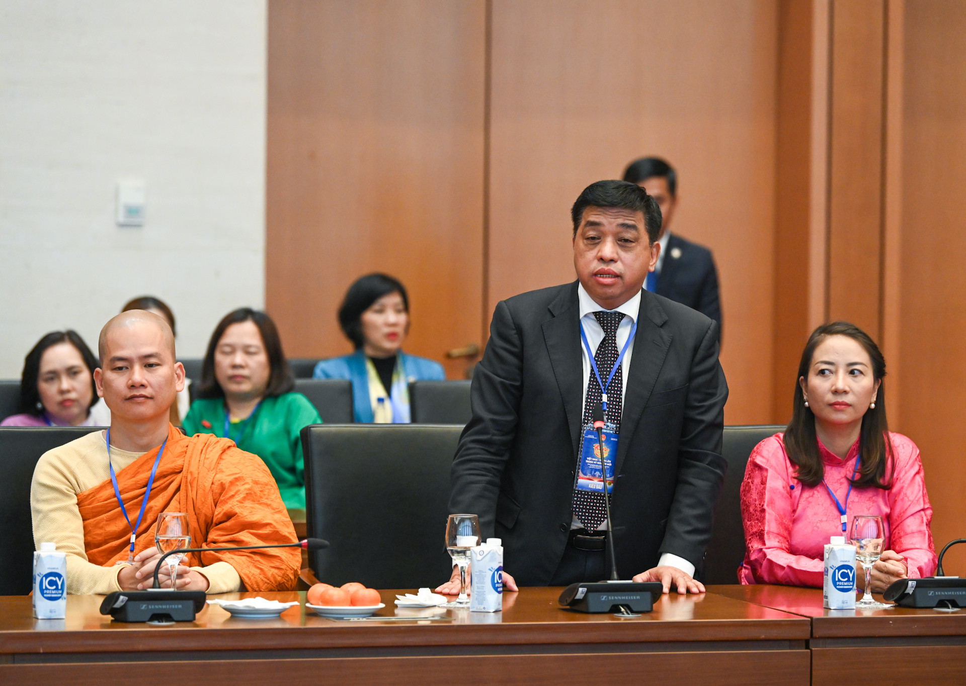 Ông Trần Phú Thuận, kiều bào Liên bang Nga, phát biểu tại cuộc gặp mặt.